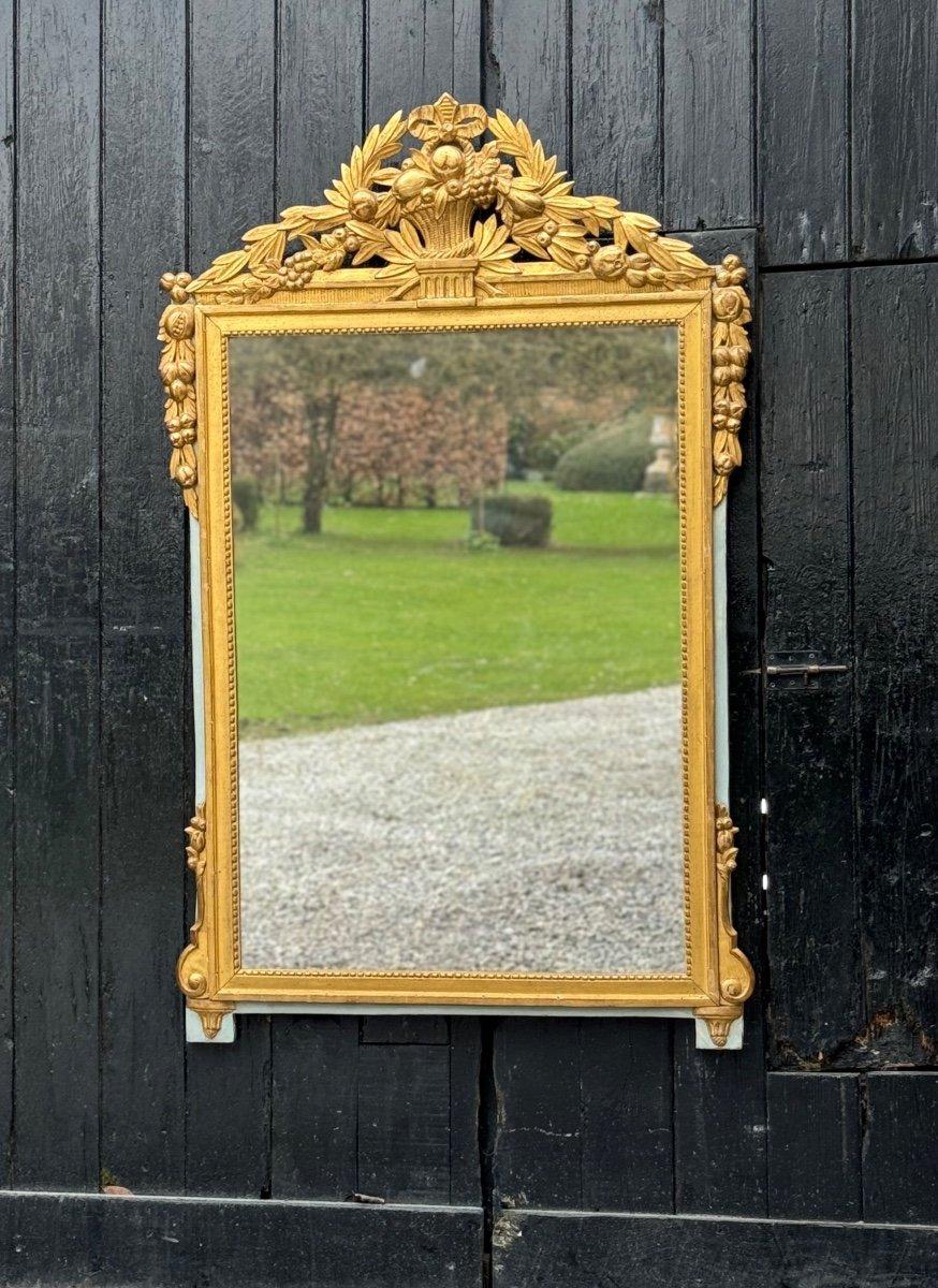 Francese Grande specchio Luigi XVI in legno intagliato e dorato, Francia, XVIII secolo in vendita