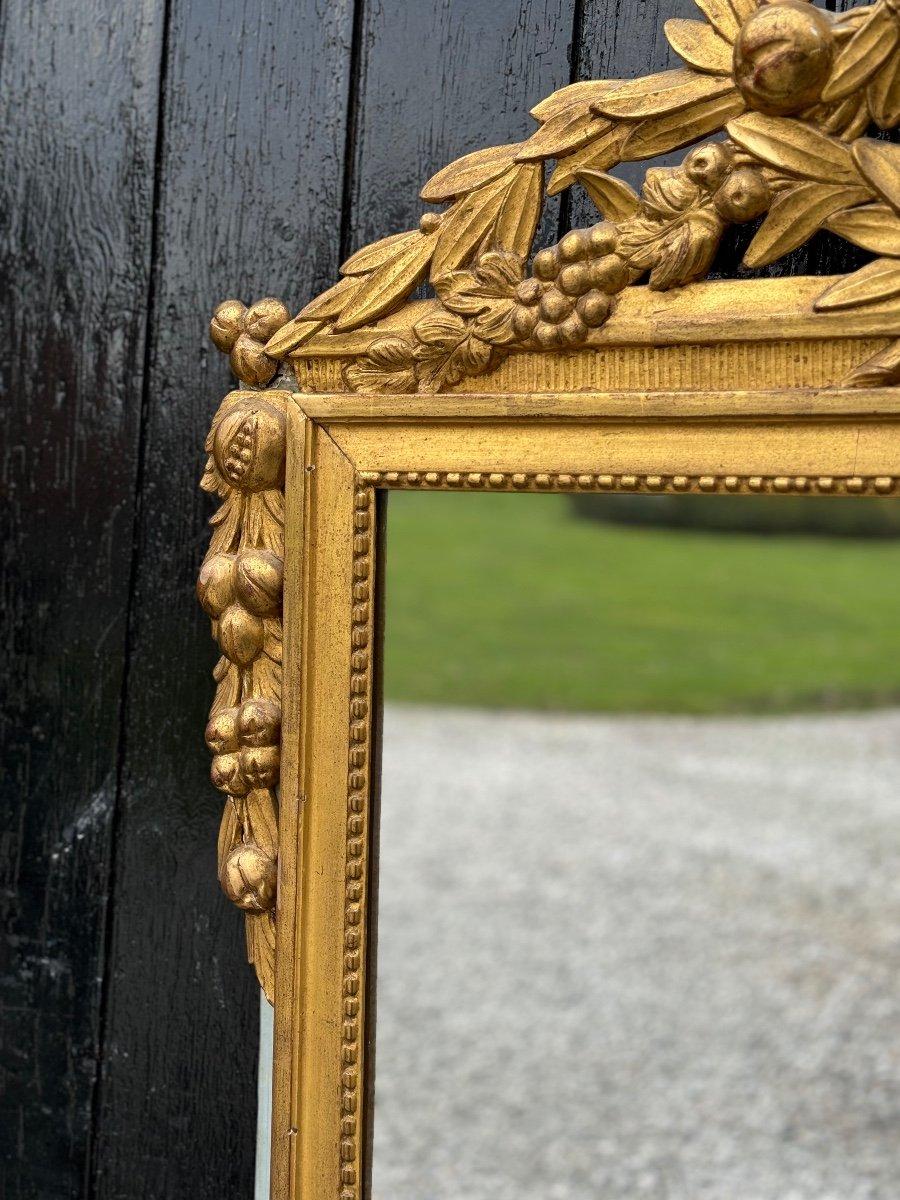 Grande specchio Luigi XVI in legno intagliato e dorato, Francia, XVIII secolo in vendita 1