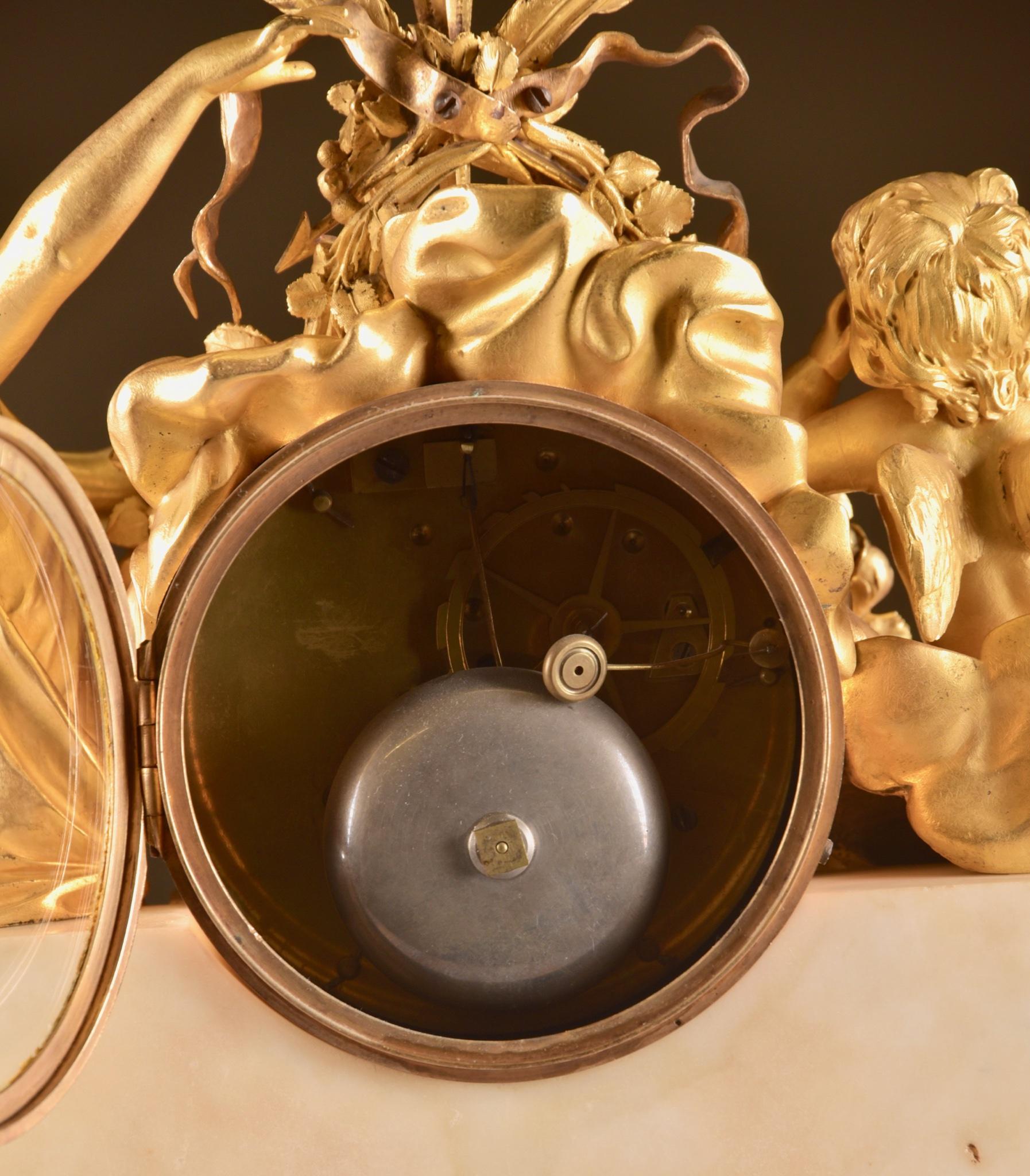 Large Louis XVI clock (1780), Venus and cherub, Amor wird seiner Waffen beraubt 9