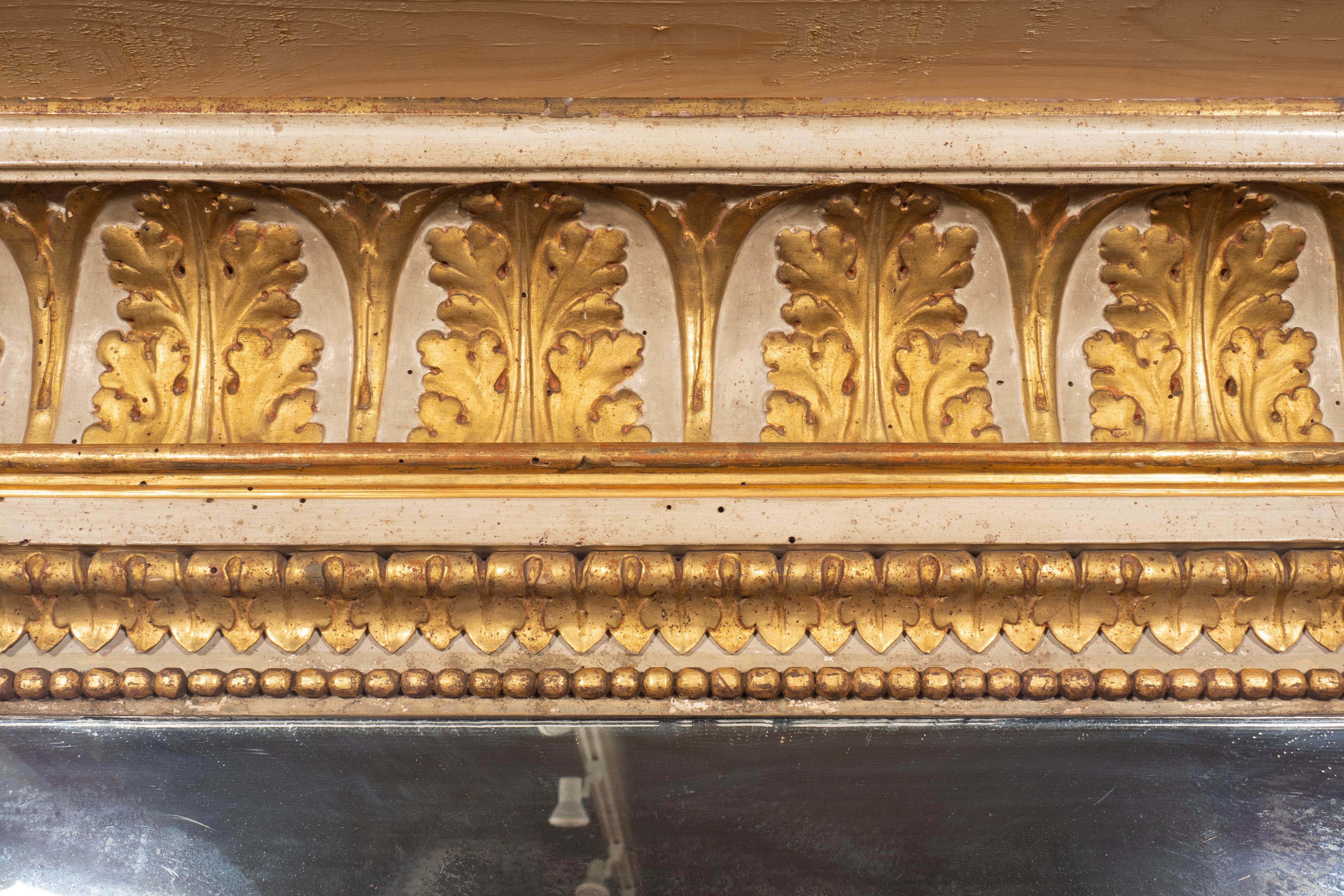 Grand miroir Louis XVI peint en crème et en bois doré en vente 1