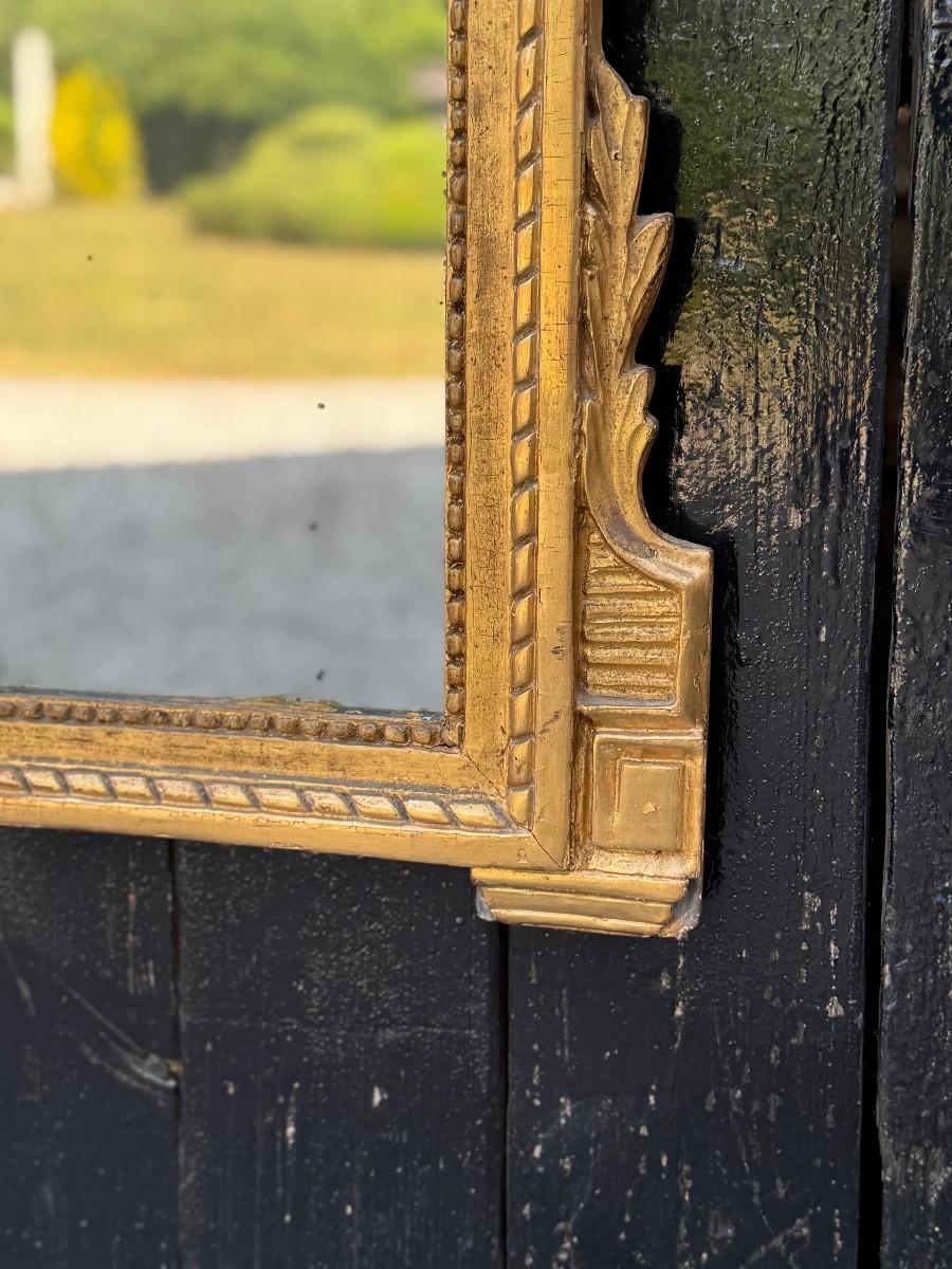 Grand miroir Louis XVI en bois peint et doré avec colombes enlacées en vente 3