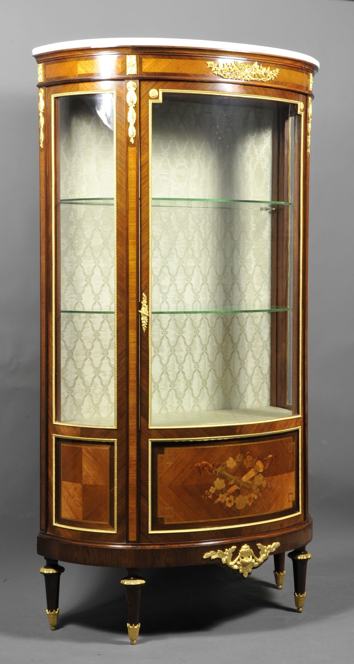 Large Louis XVI Half-Moon Shaped Showcase in Marquetry and Gilt Bronze For Sale 2