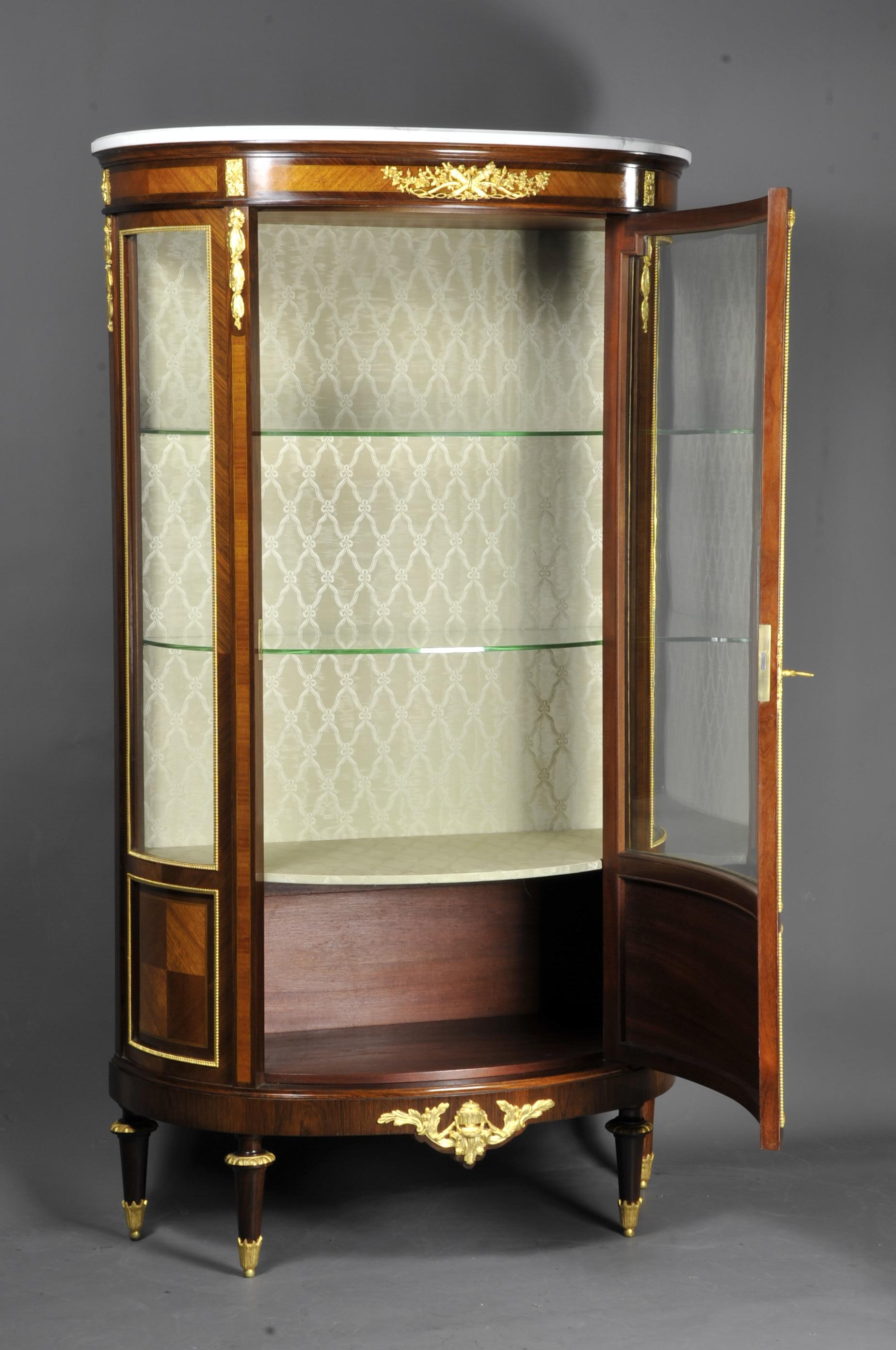 Large Louis XVI Half-Moon Shaped Showcase in Marquetry and Gilt Bronze For Sale 4