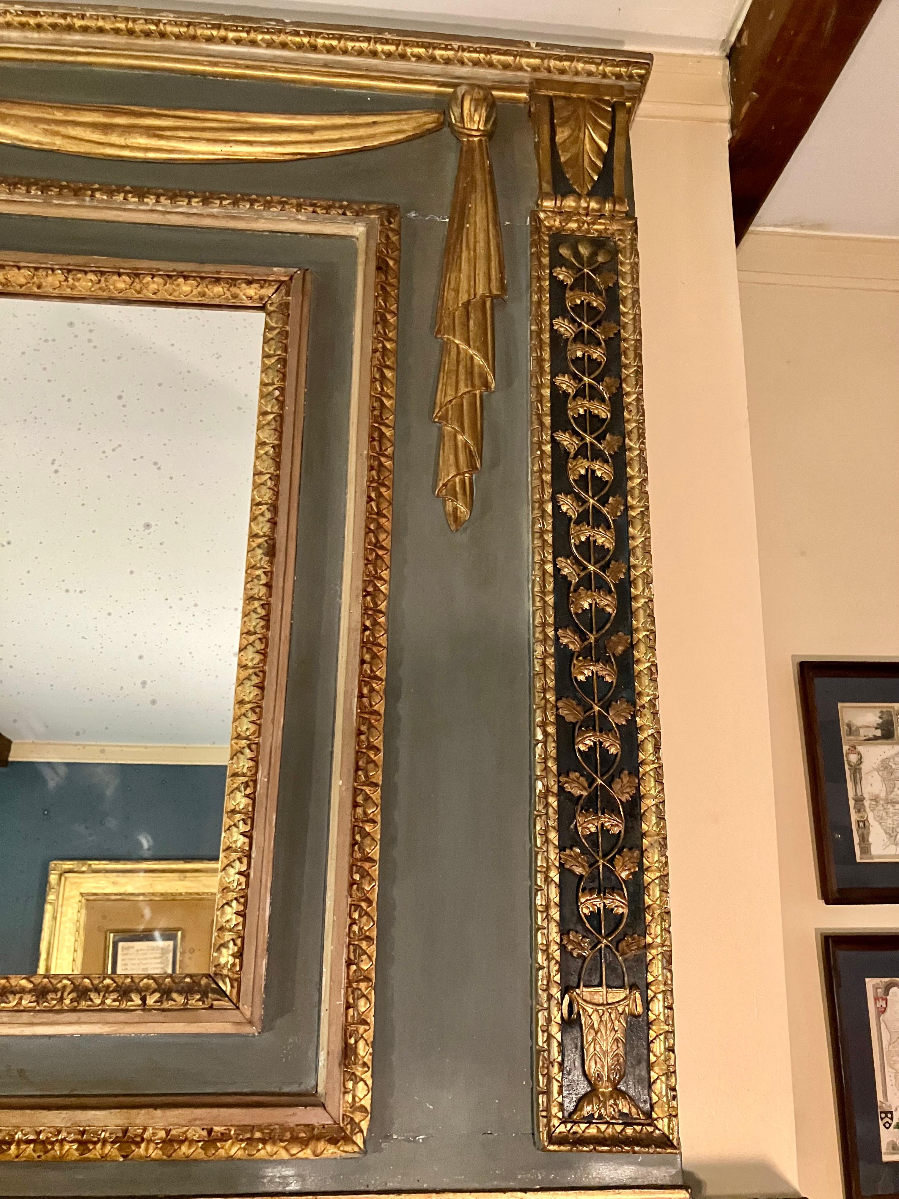 XIX secolo Grande specchio Luigi XVI dipinto e intagliato in oro in vendita