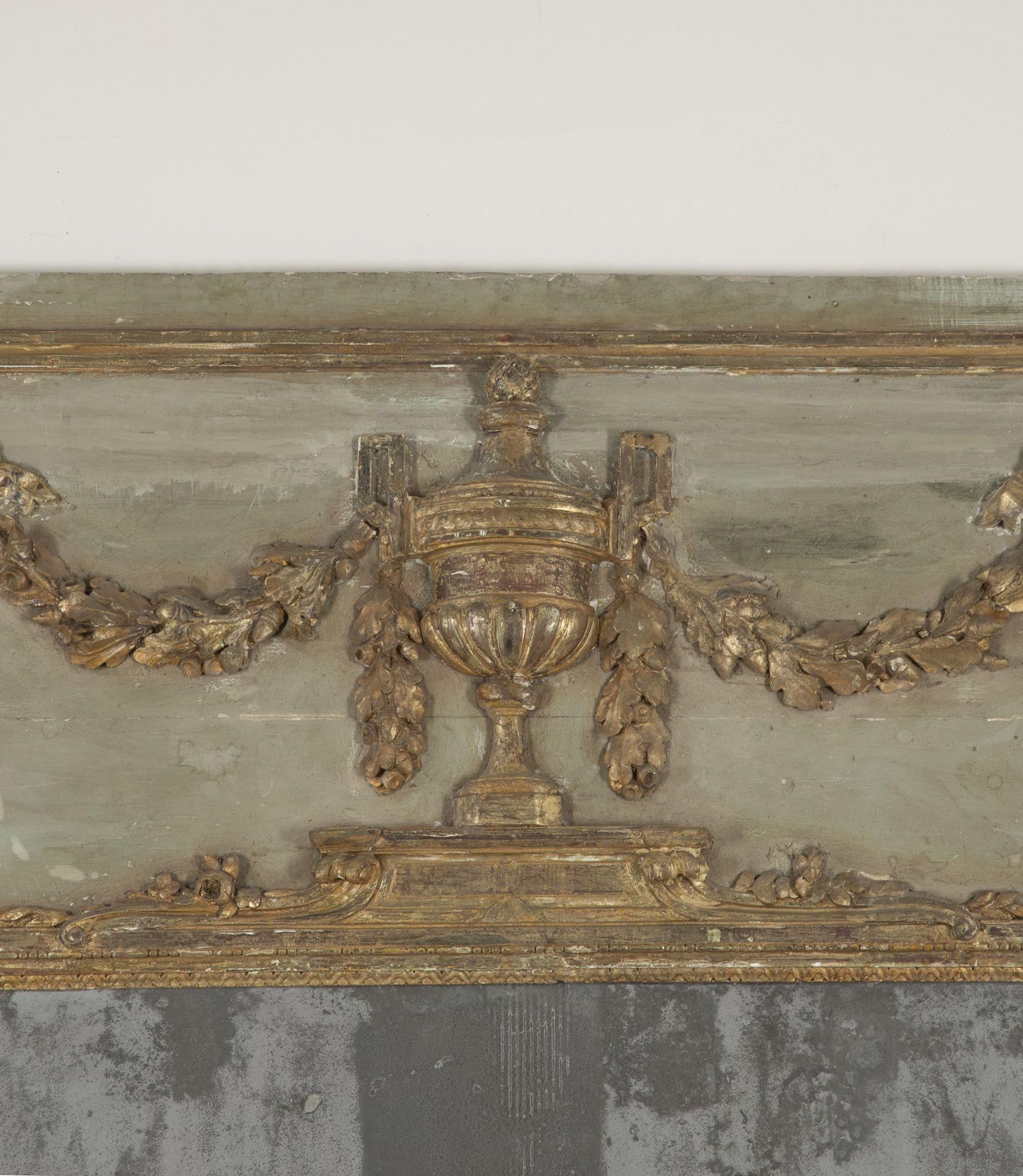 Grand miroir Trumeau peint et doré de style Louis XVI Bon état - En vente à Gloucestershire, GB