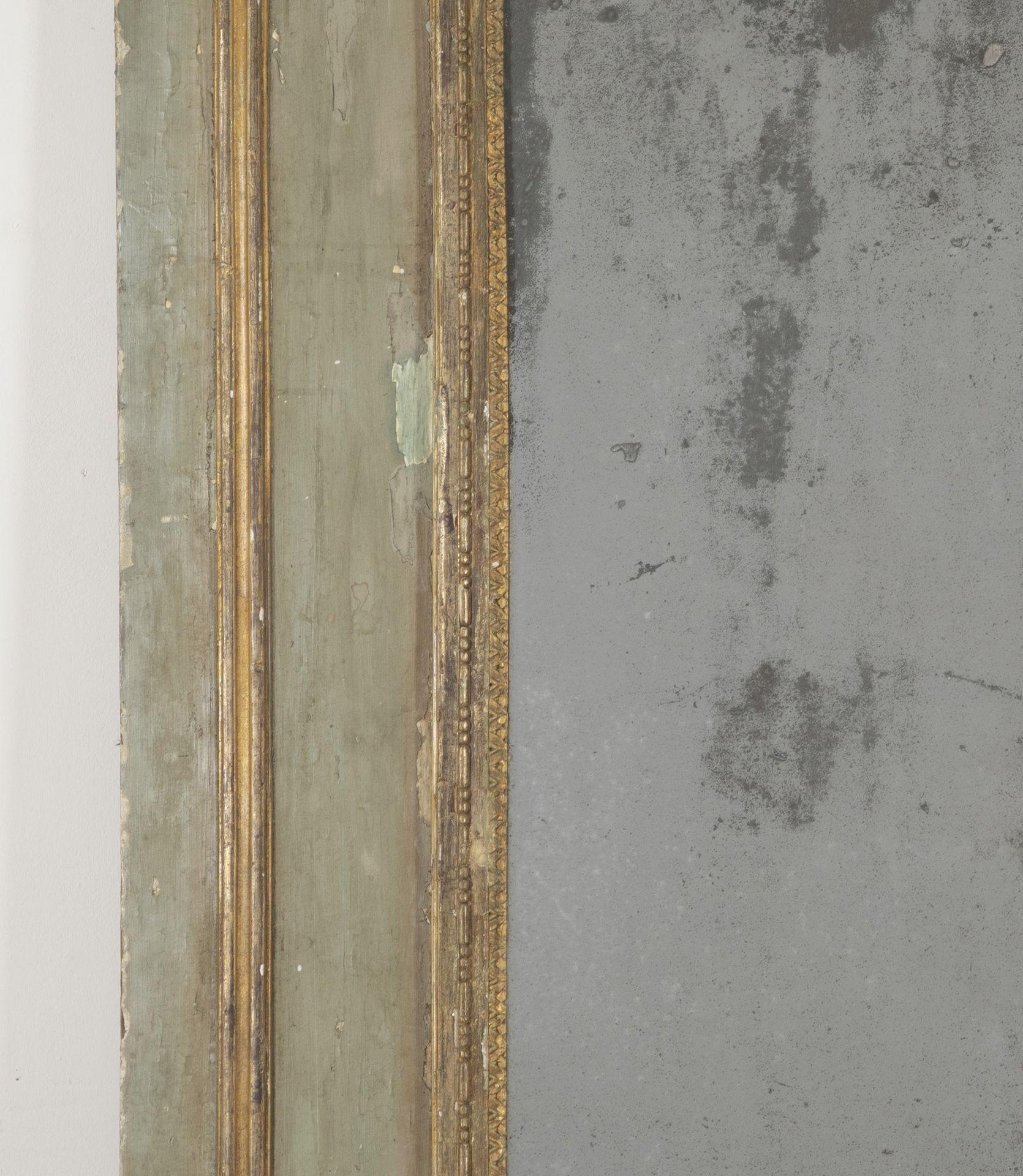 XVIIIe siècle et antérieur Grand miroir Trumeau peint et doré de style Louis XVI en vente