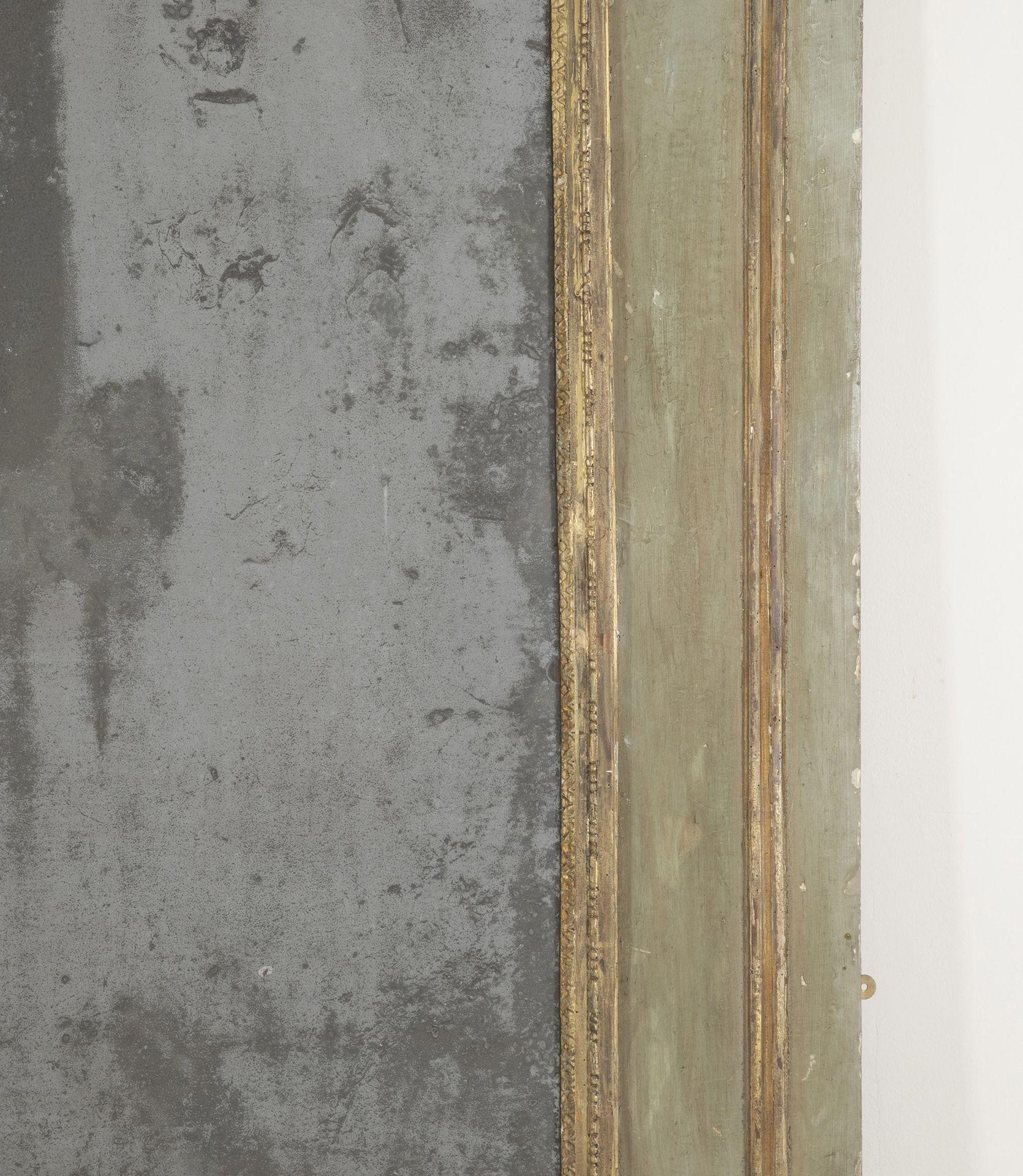 Grand miroir Trumeau peint et doré de style Louis XVI en vente 1