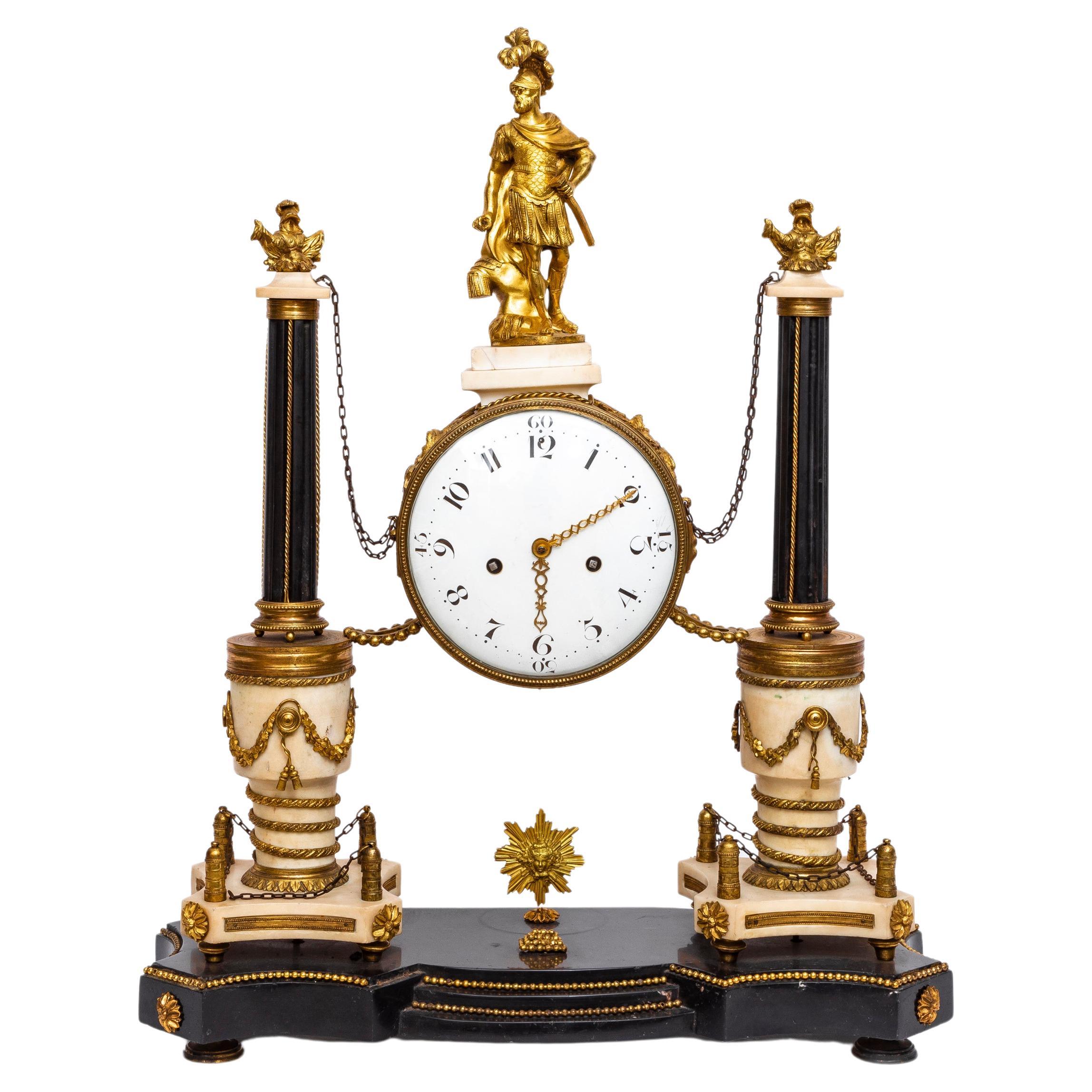 Gran Reloj de Pórtico Francés de Mármol y Bronce Dorado de la Época de Luis XVI (Siglo XVIII)