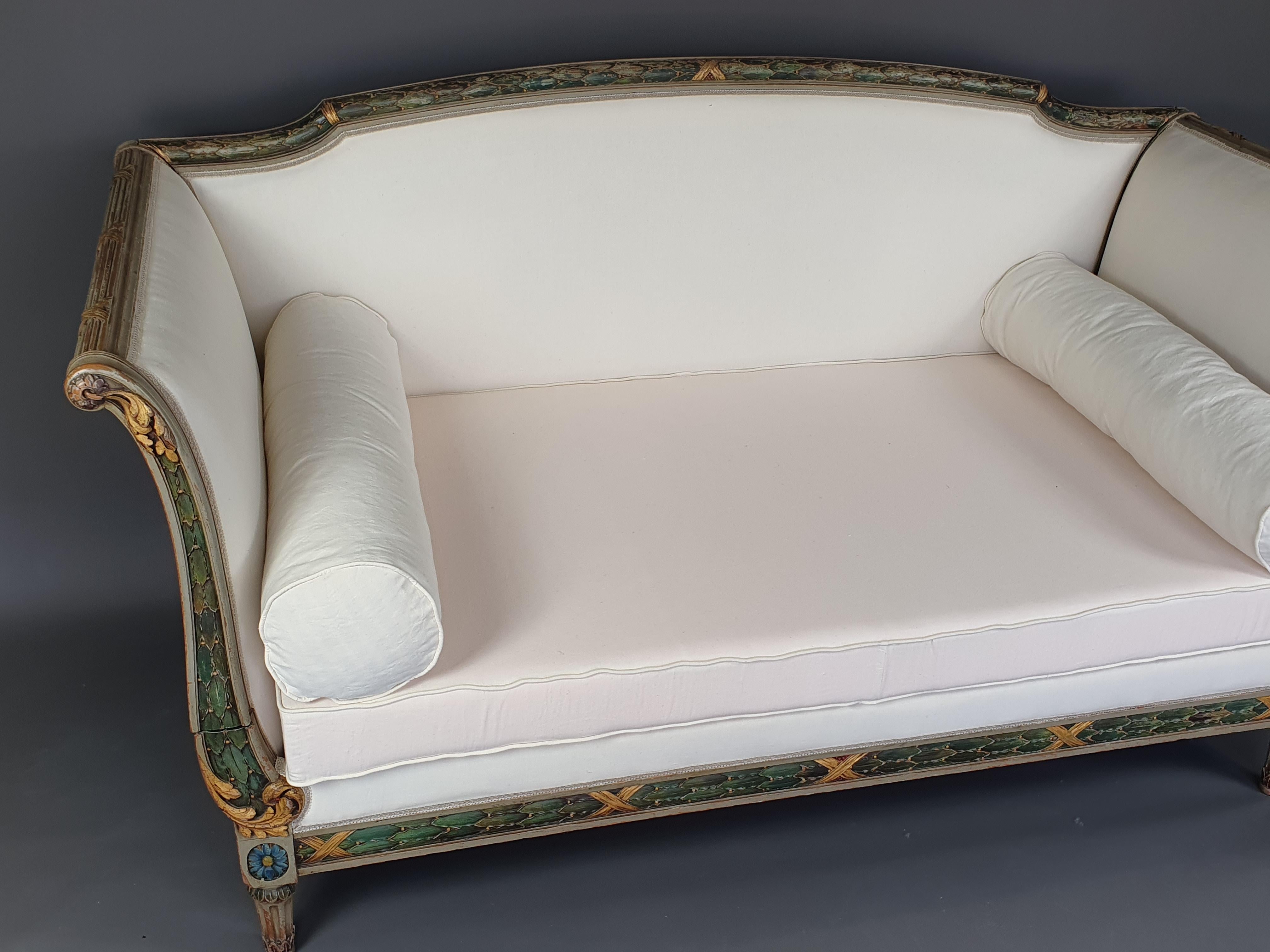 Large Louis XVI Sofa / Daybed in Rechampi and Gilded Lacquered Wood In Good Condition For Sale In BARSAC, FR