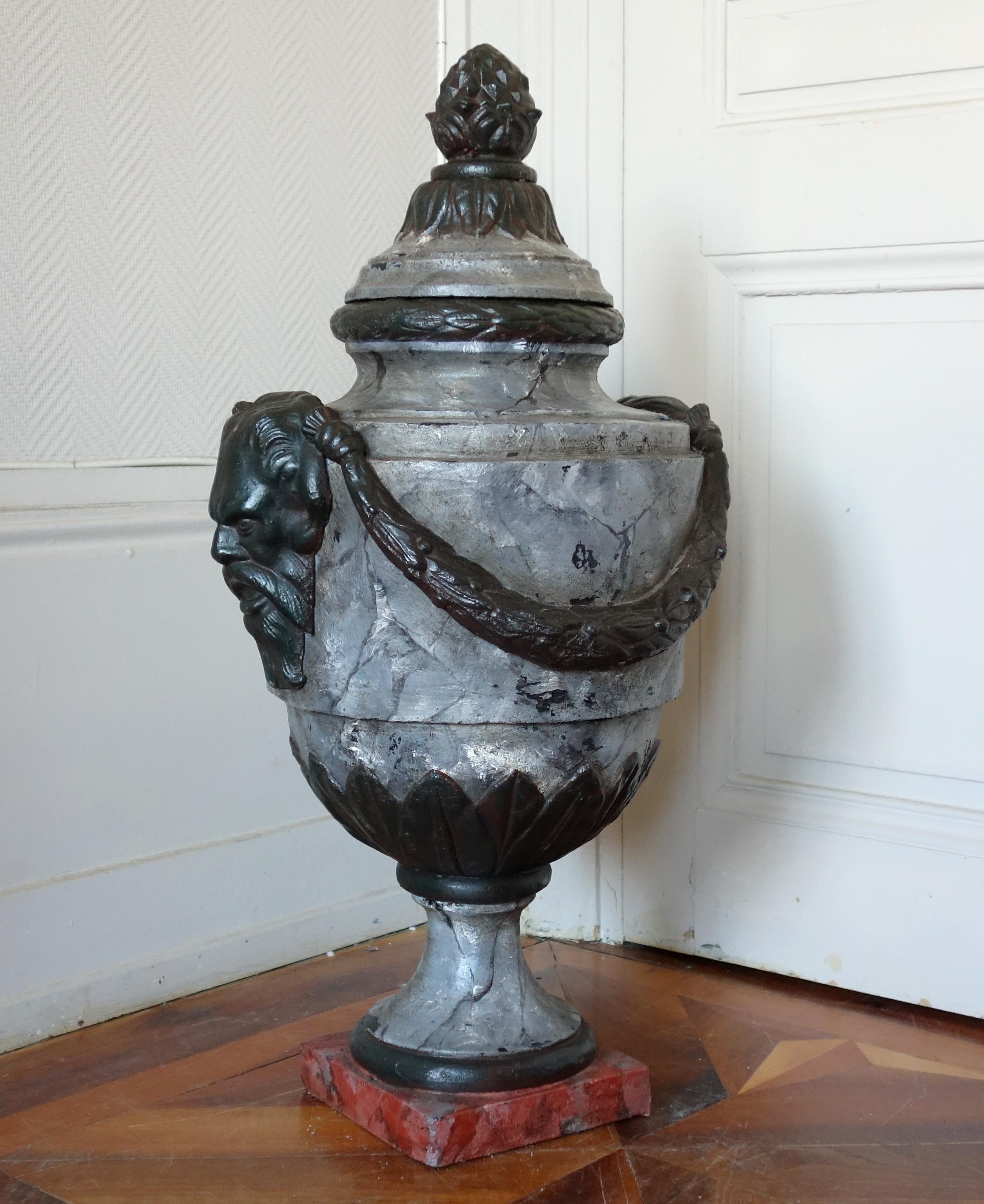 A fine cast iron urn, late 19th century production.
Our grand décor piece has been hand-painted by our restorer. The vase is ornately decorated : the Louis XVI style laurels garlands and the grotesques-shaped side handles are painted in the style of