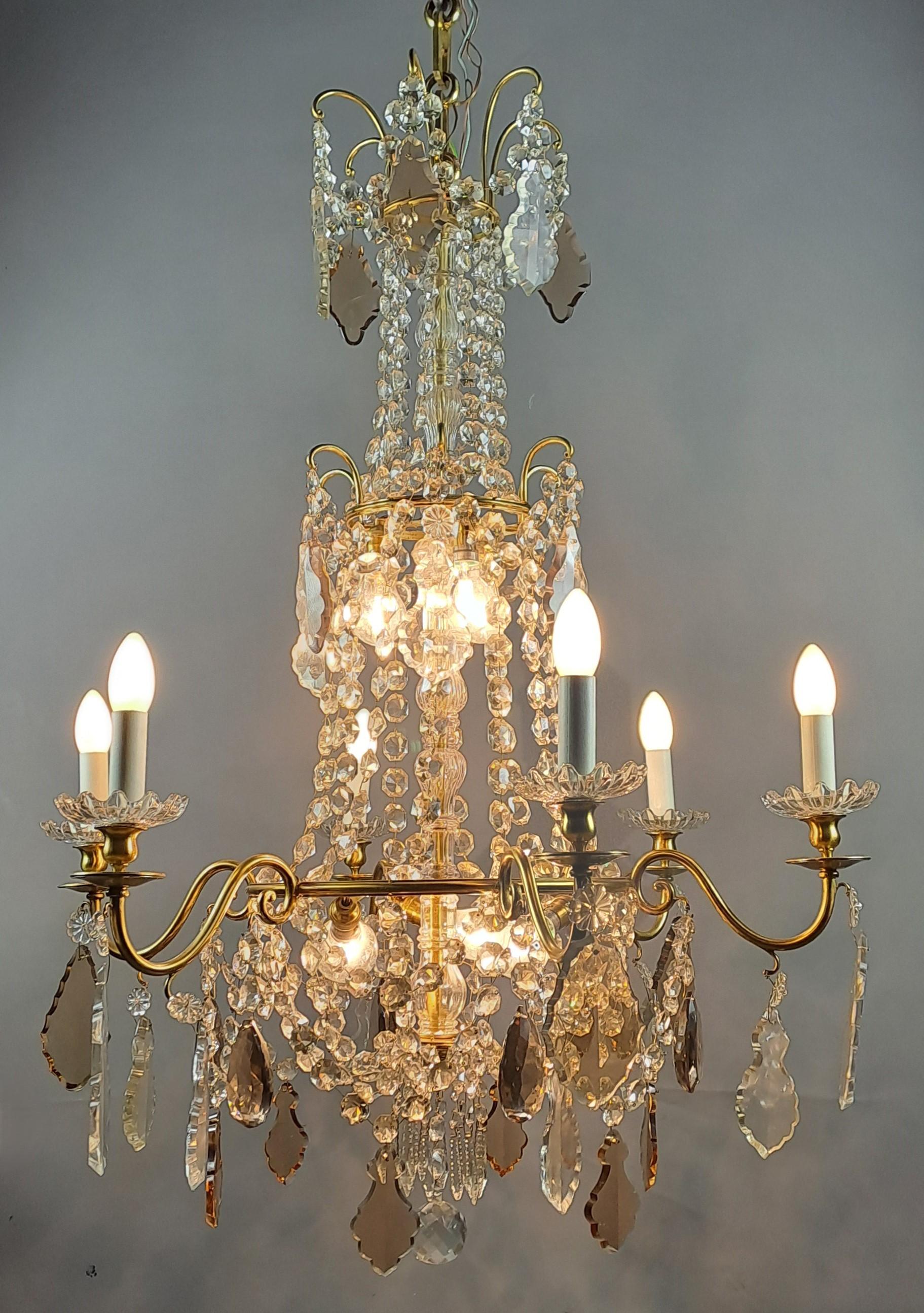 Large Louis XVI Style Chandelier In Crystal And Gilded Bronze For Sale 5