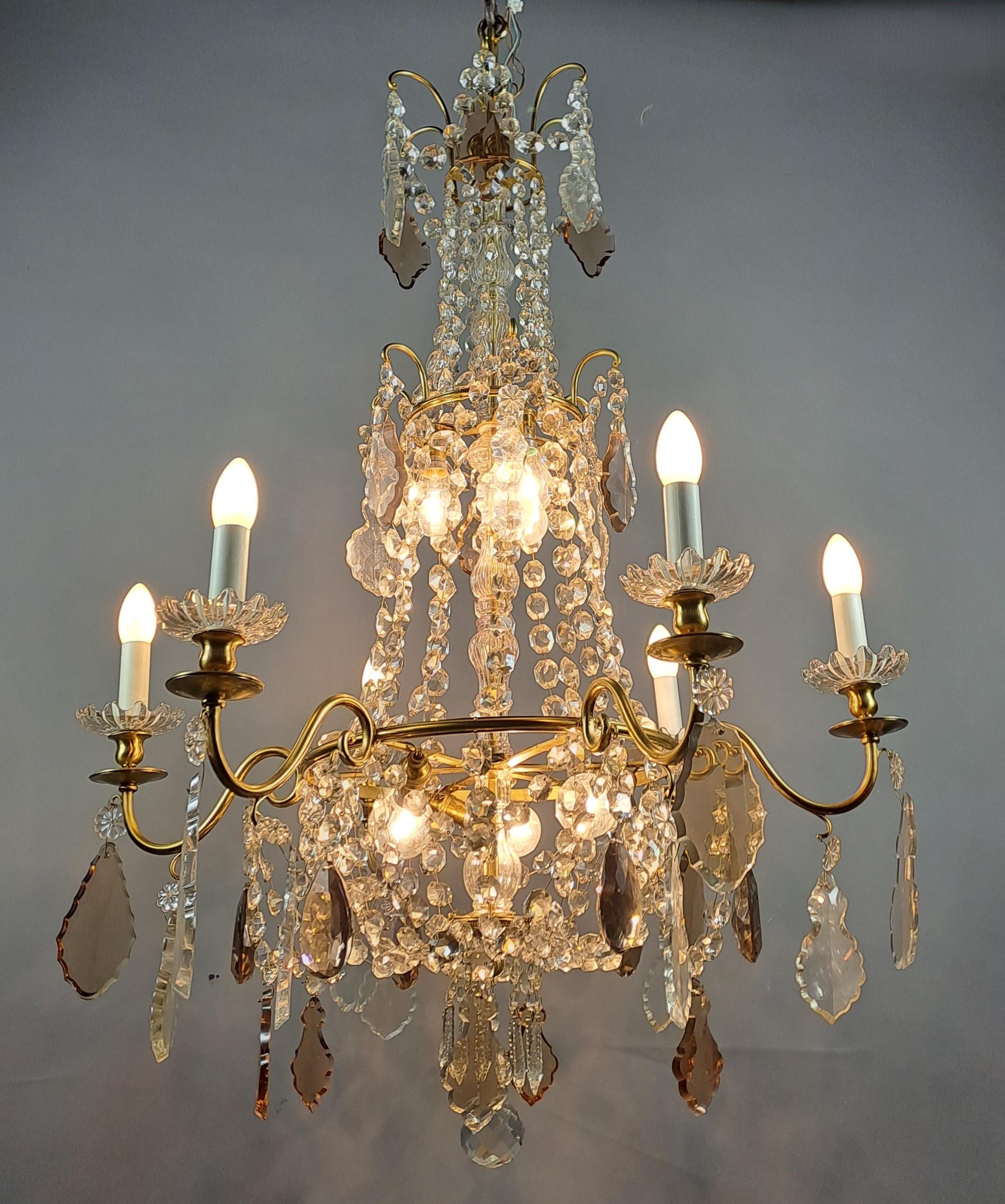 Large Louis XVI Style Chandelier In Crystal And Gilded Bronze For Sale 6
