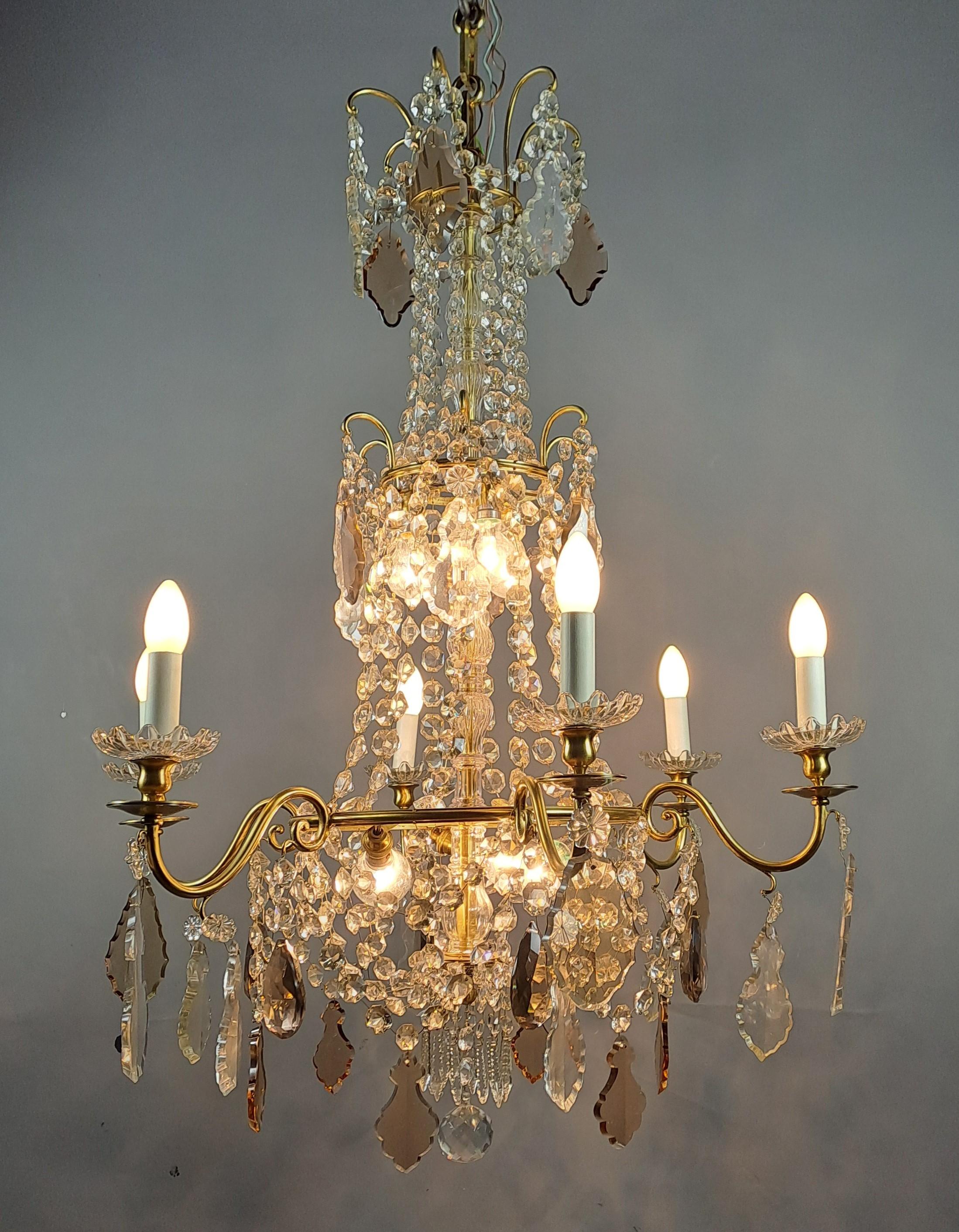 Large Louis XVI Style Chandelier In Crystal And Gilded Bronze For Sale 8