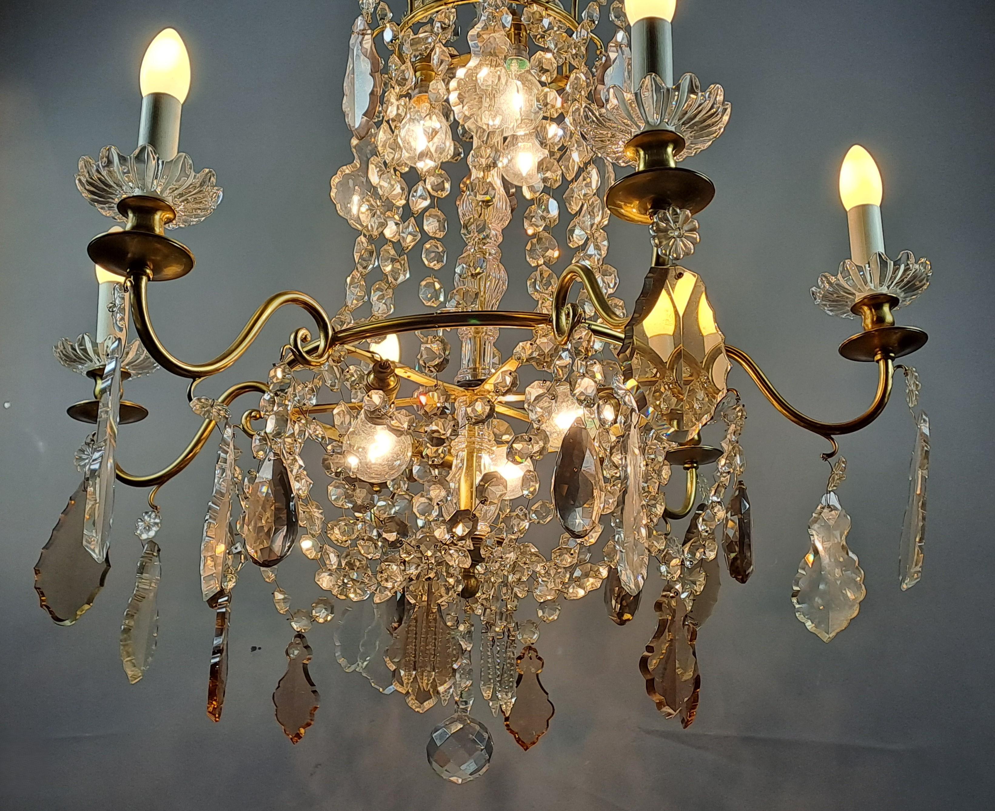 French Large Louis XVI Style Chandelier In Crystal And Gilded Bronze For Sale