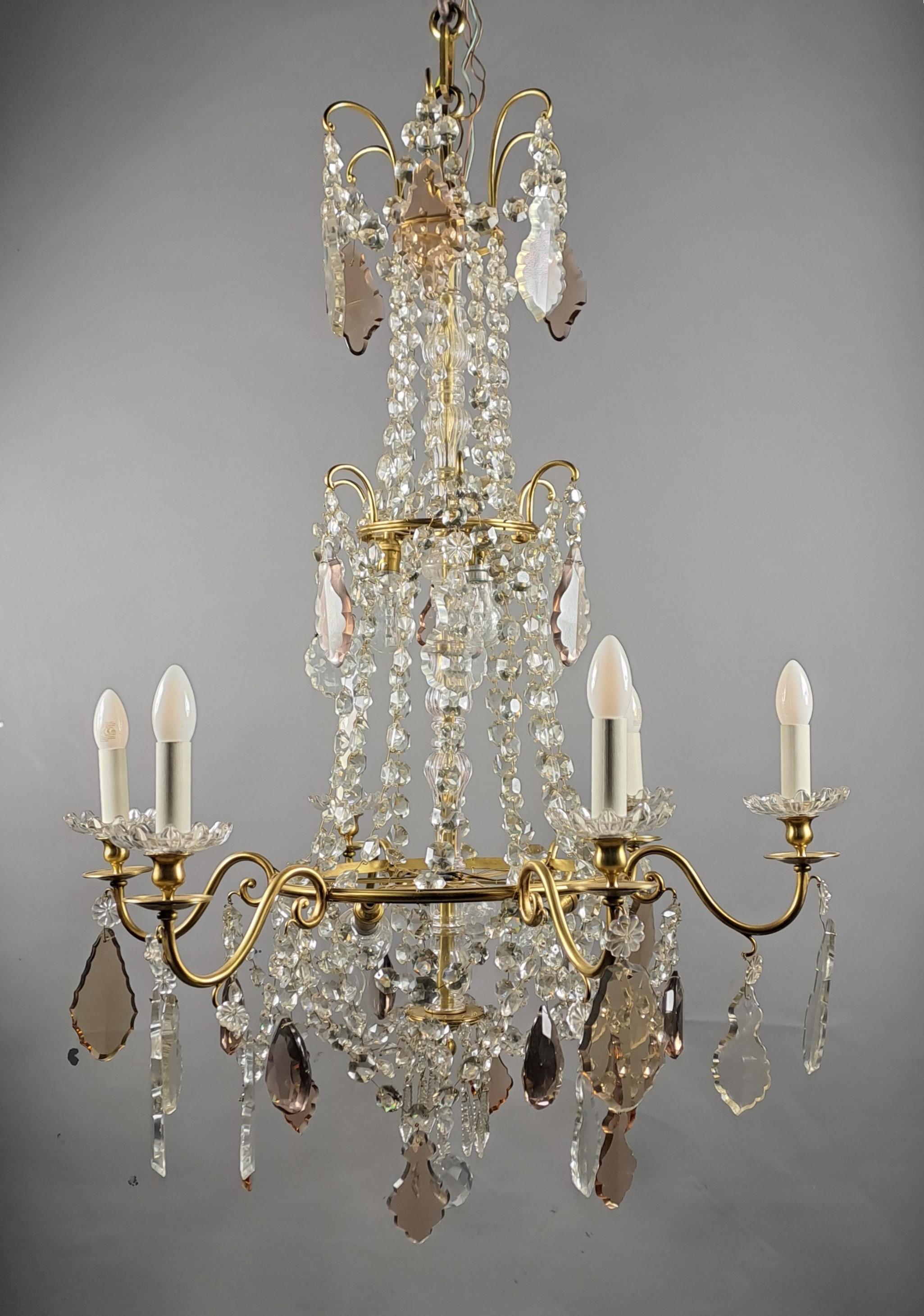 20th Century Large Louis XVI Style Chandelier In Crystal And Gilded Bronze For Sale