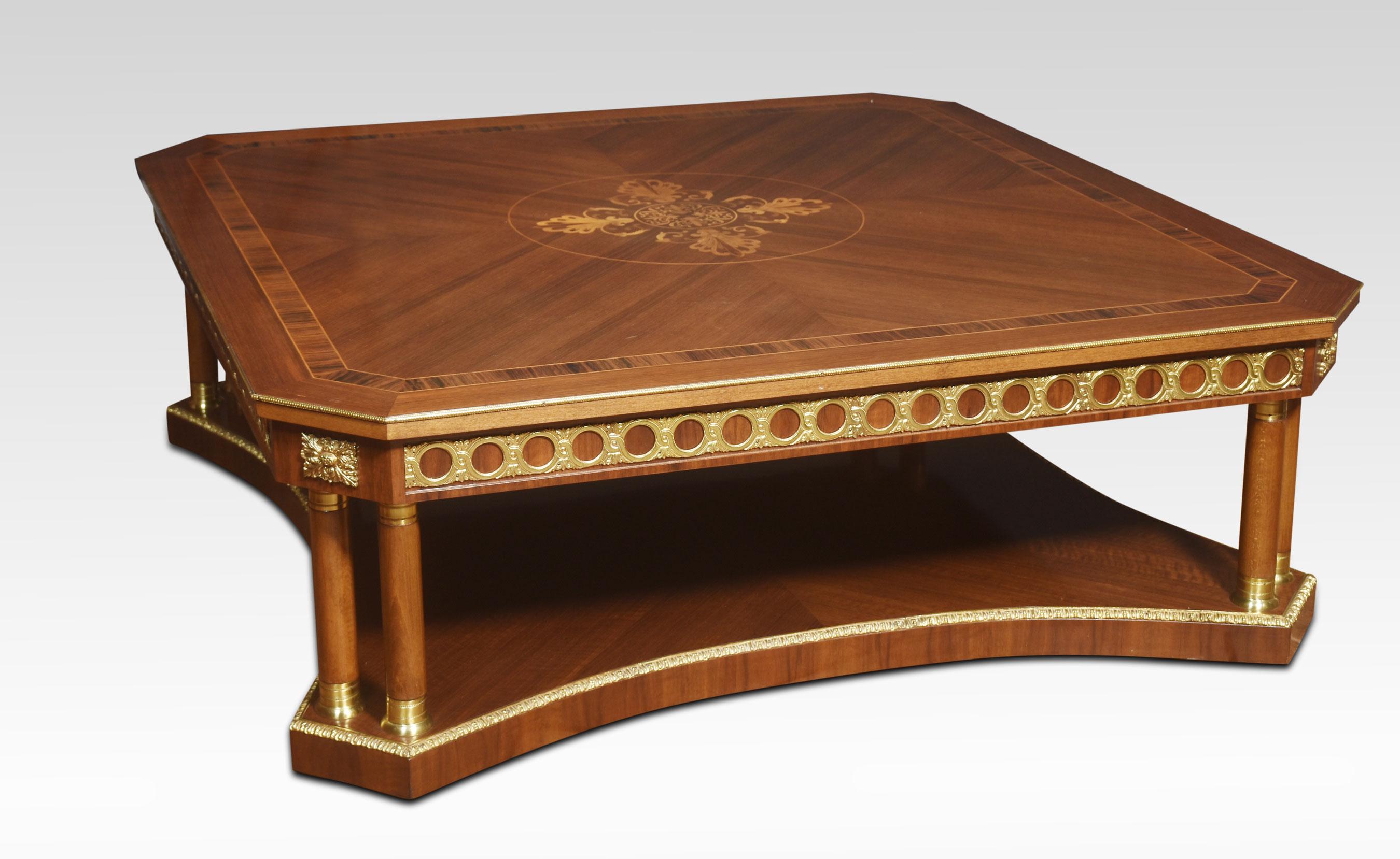 Large Louis XVI-style coffee table In Good Condition For Sale In Cheshire, GB