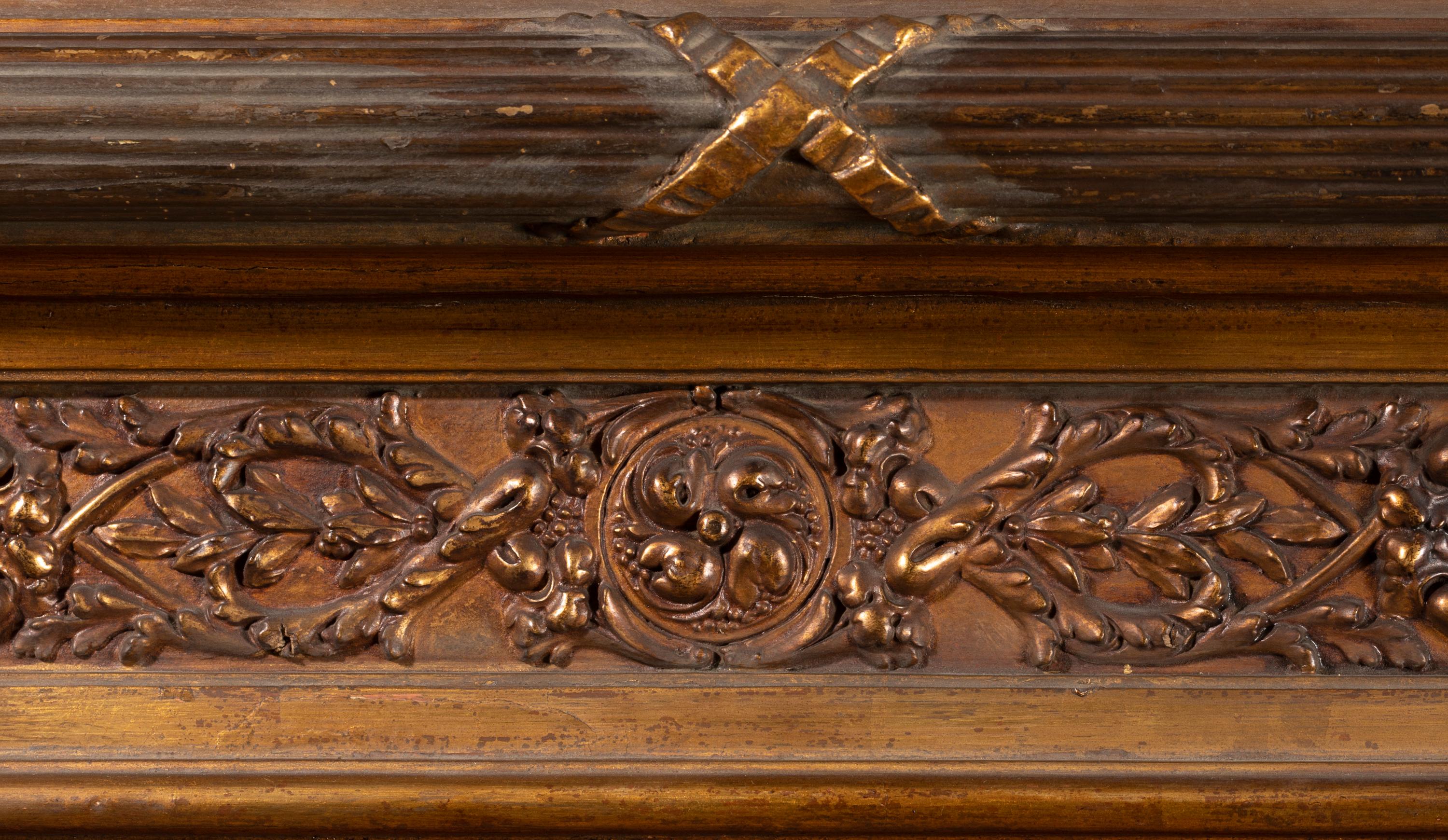 Gran Vitrina Estilo Luis XVI, Detalles Tallados con Acabado Dorado en Bueno estado para la venta en Madrid, ES