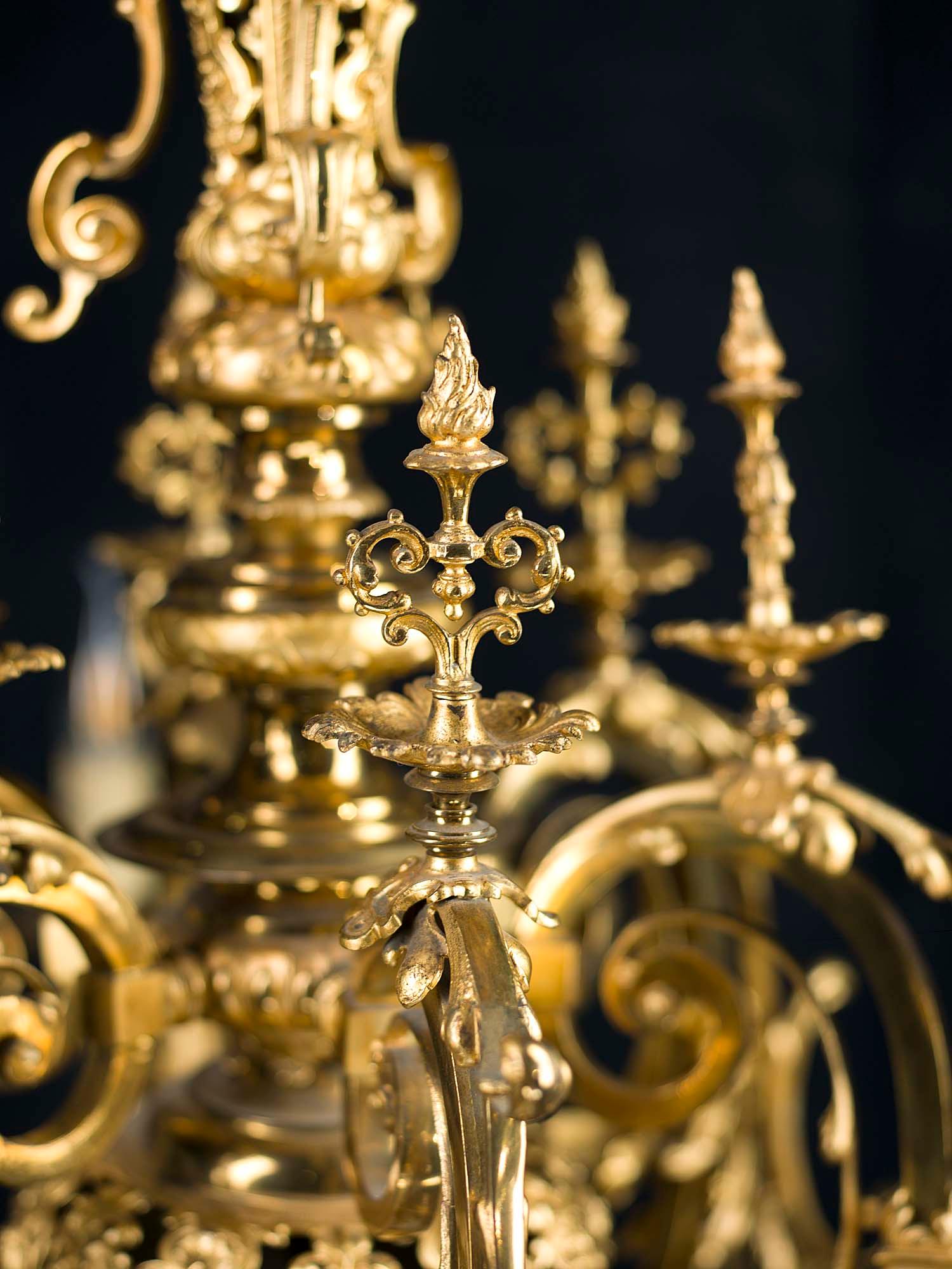 Large Louis XVI Style French 19th Century Gilt Chandelier 4
