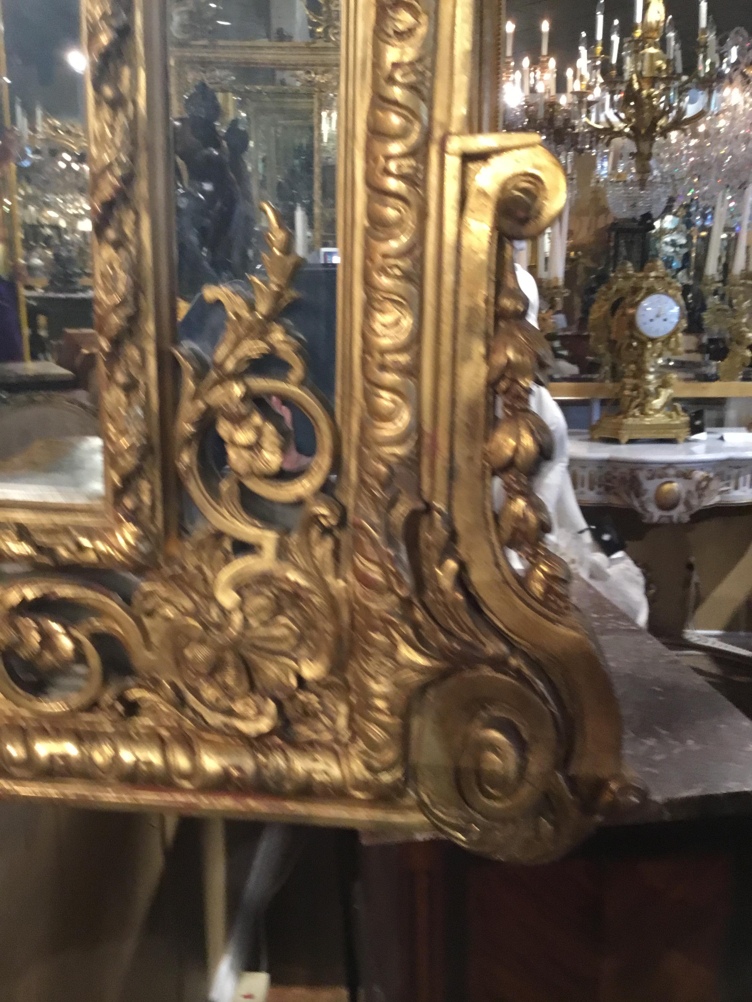 Großer Spiegel aus vergoldetem Holz im Stil Louis XVI. mit Maske der Minerva, 19. Jahrhundert im Angebot 5