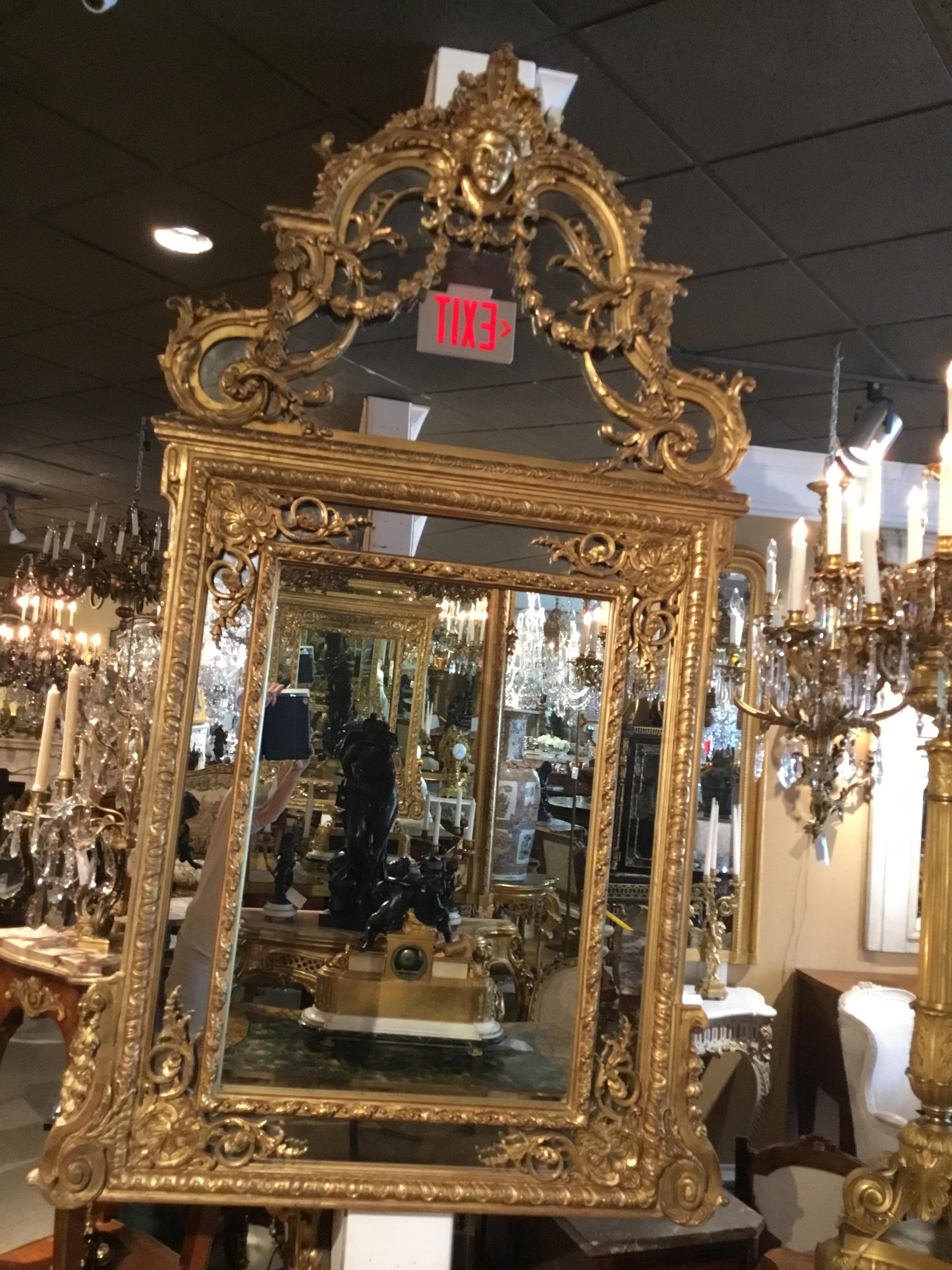 Large Louis XVI-Style Giltwood mirror With mask of Minerva, 19 th c. For Sale 8
