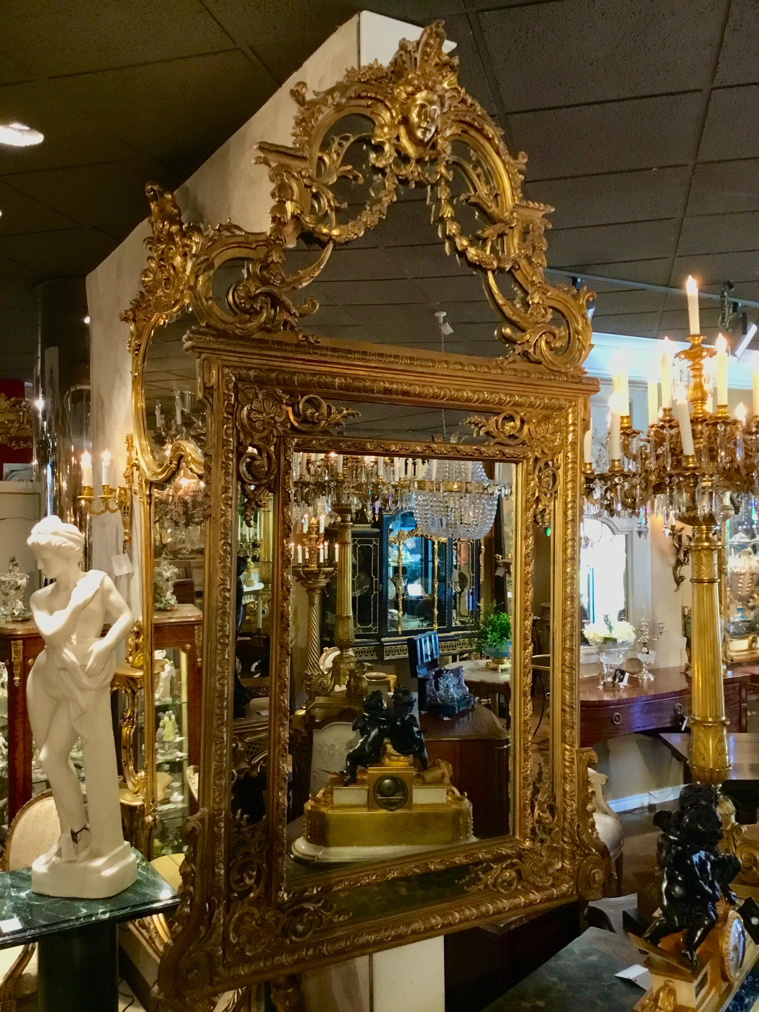 Large Louis XVI-Style Giltwood mirror With mask of Minerva, 19 th c. For Sale 10
