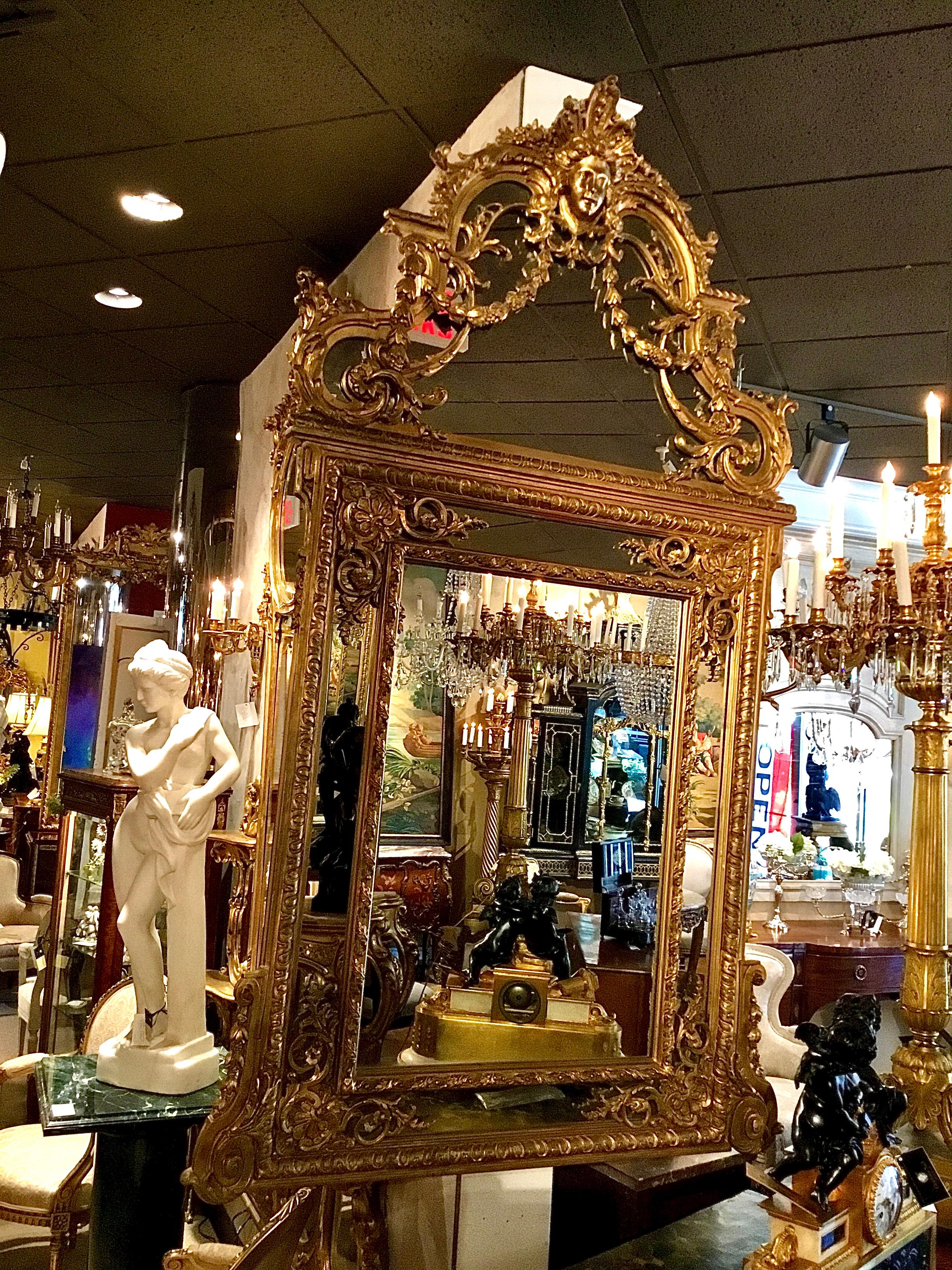 Large Louis XVI-Style Giltwood mirror With mask of Minerva, 19 th c. For Sale 11