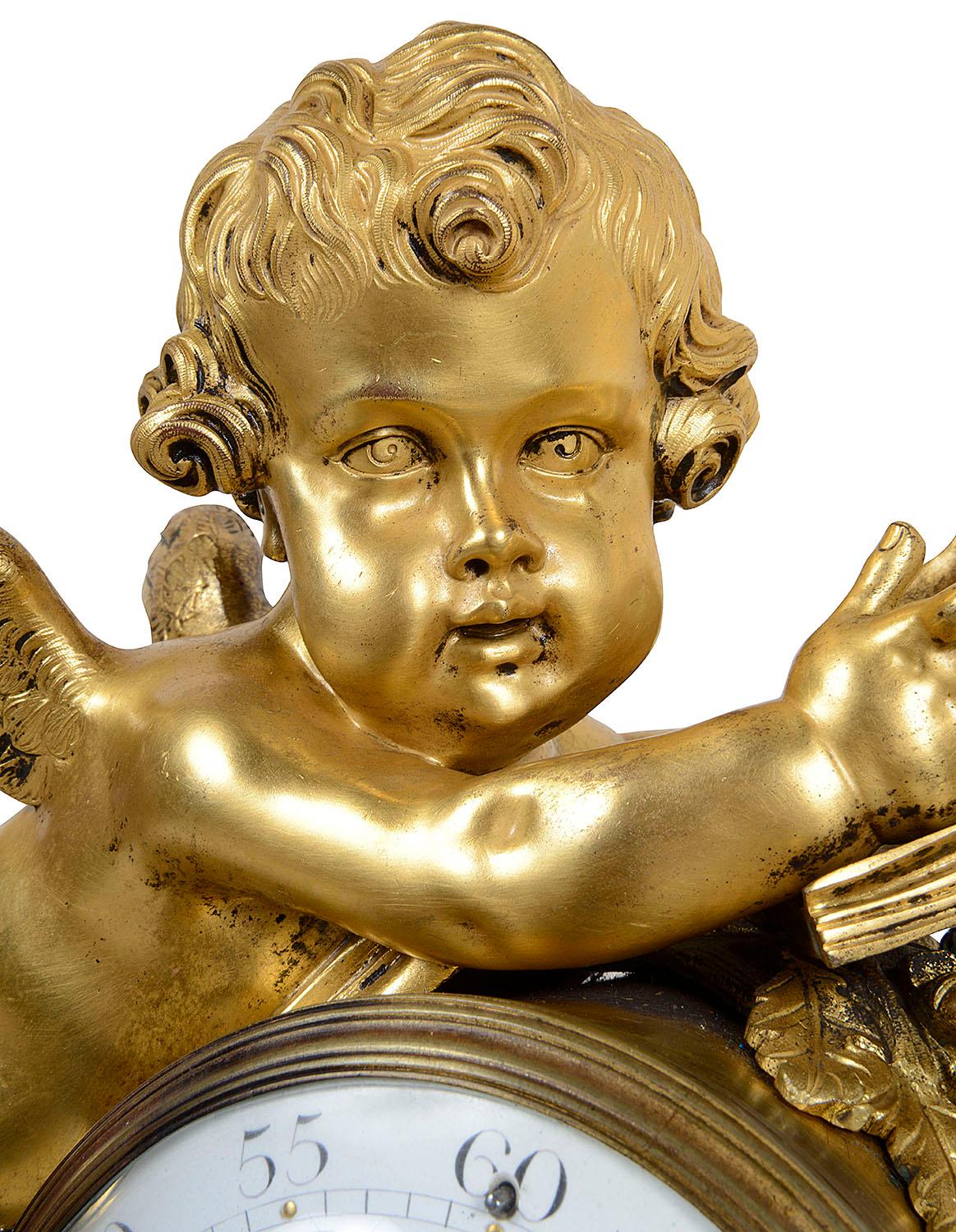 Grand ensemble d'horloges de style Louis XVI en bronze doré et marbre en vente 1