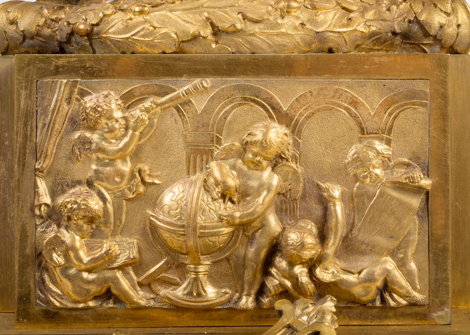 Große Goldbronze-Kaminuhr im Louis-XVI.-Stil, 19. Jahrhundert im Angebot 3