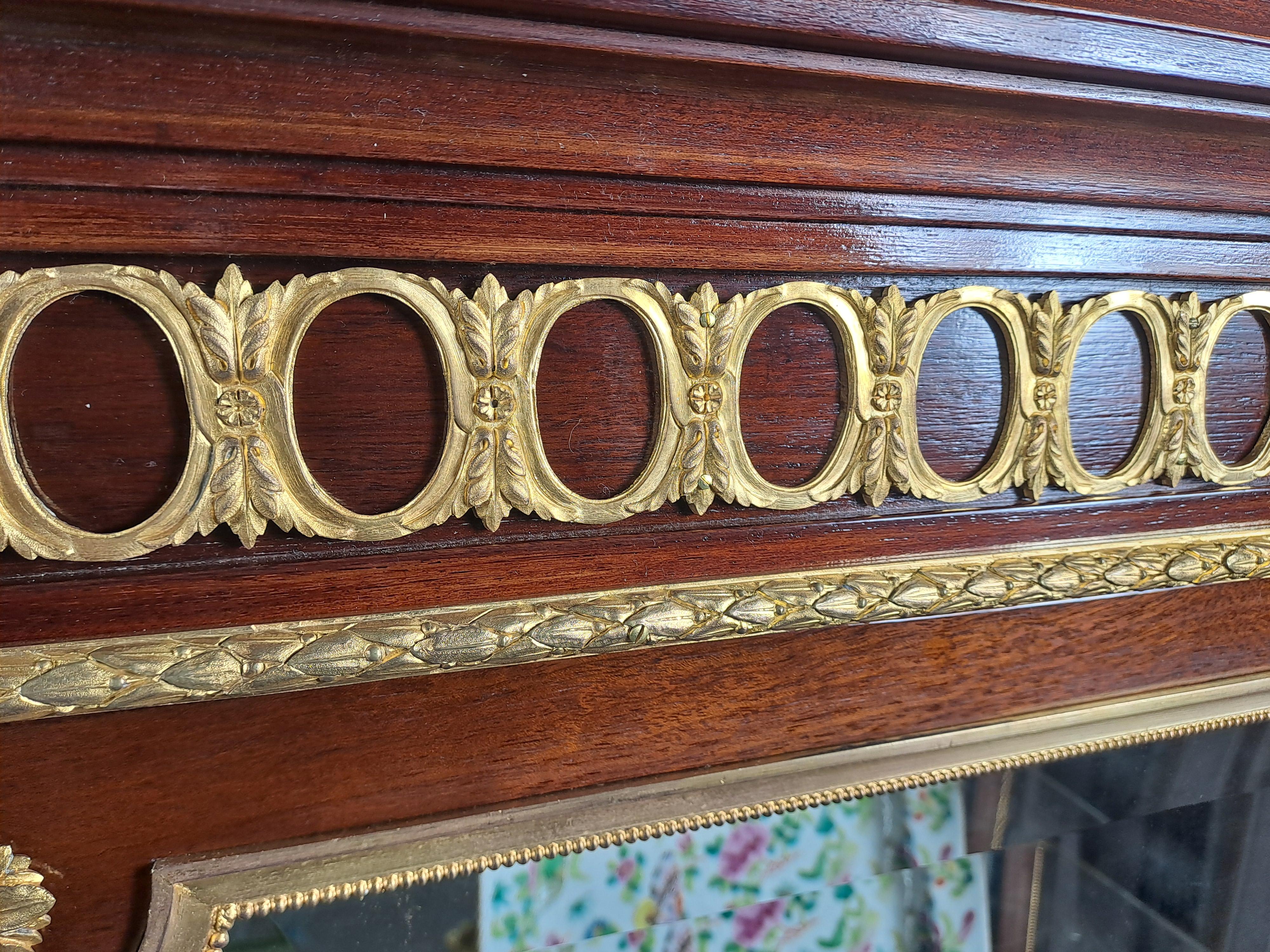 Grande vitrine de style Louis XVI en vente 3