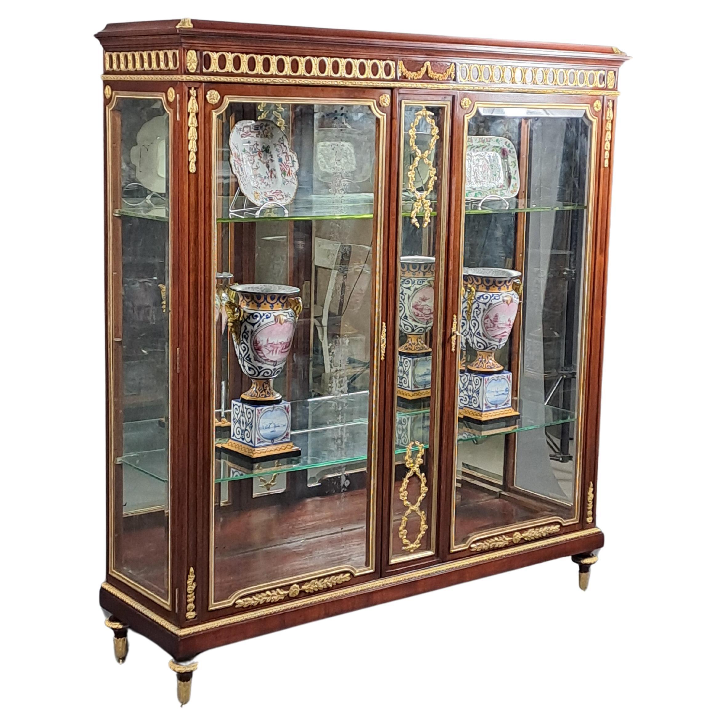 Grande vitrine de style Louis XVI en vente 6