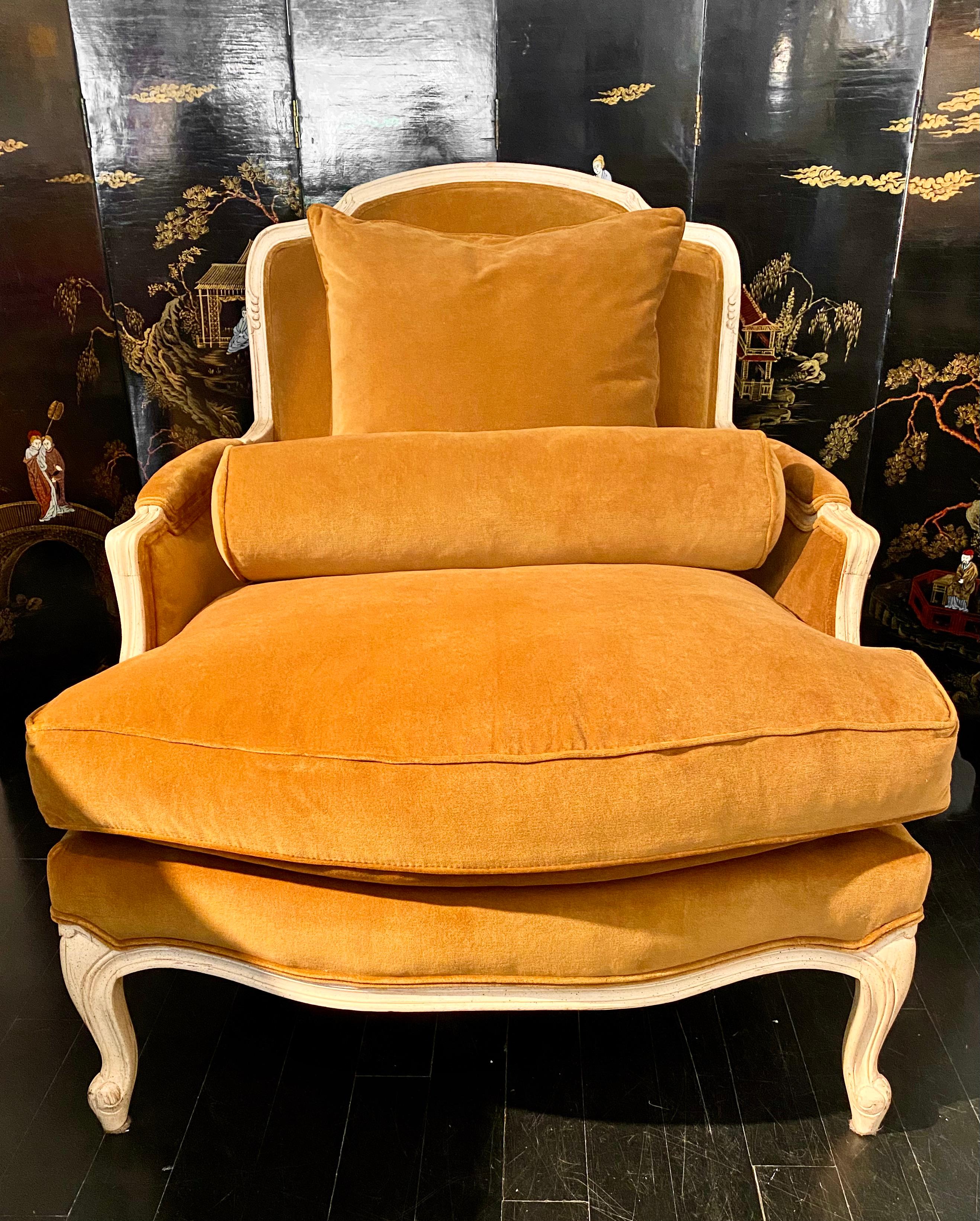 Large Louix XV style bergère in Caramel-coloured velvet.
Deep and comfortable, Classic French chic.