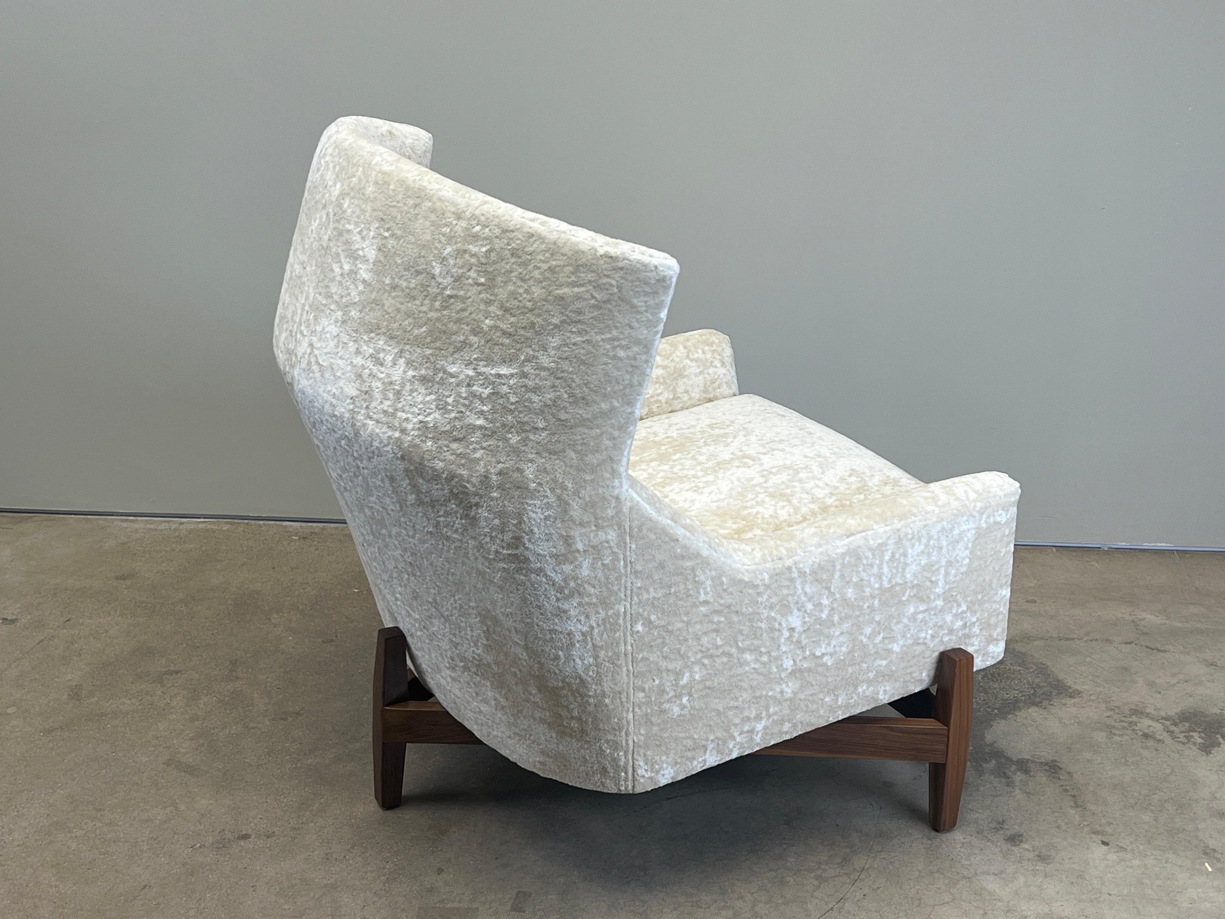 Mid-20th Century Large Lounge Chair and Ottoman by Jens Risom
