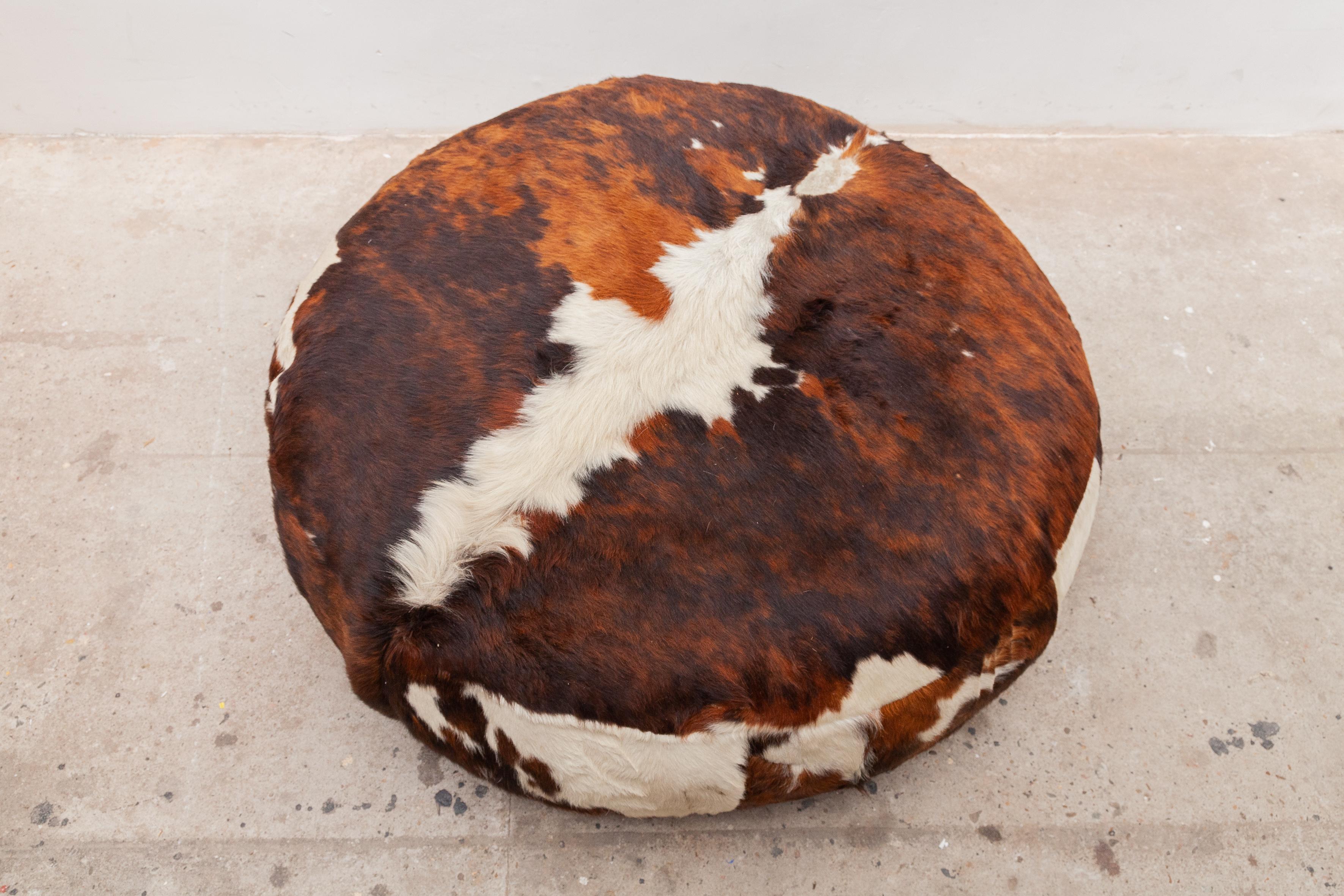 Large Lounge Ottoman Pouf in Cow Leather In Good Condition In Antwerp, BE