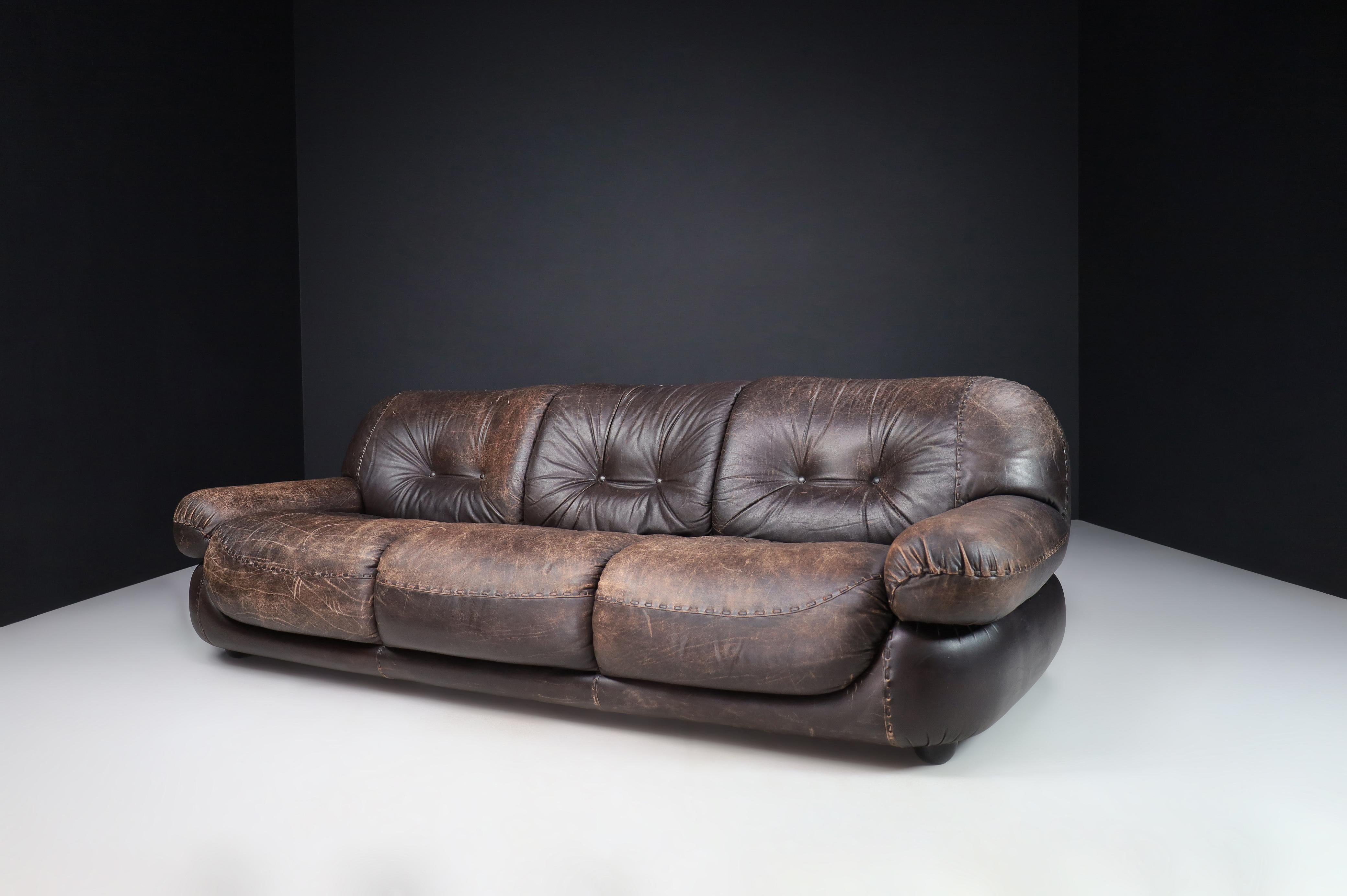 Large Lounge Sofa in Brown Leather by Sapporo for Mobil Girgi, Italy, 1970 For Sale 7