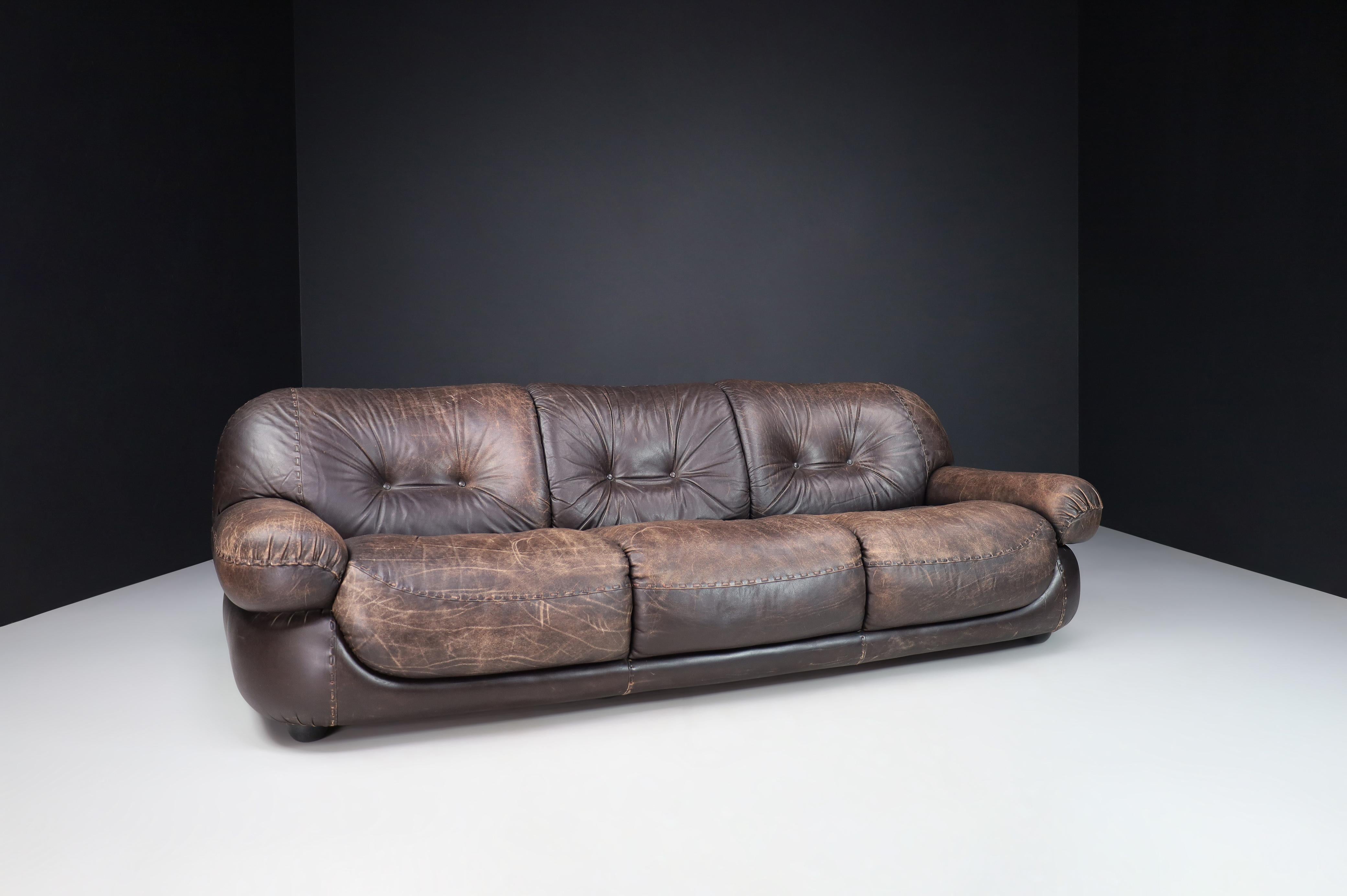 Large Lounge Sofa in Brown Leather by Sapporo for Mobil Girgi, Italy, 1970 For Sale 2