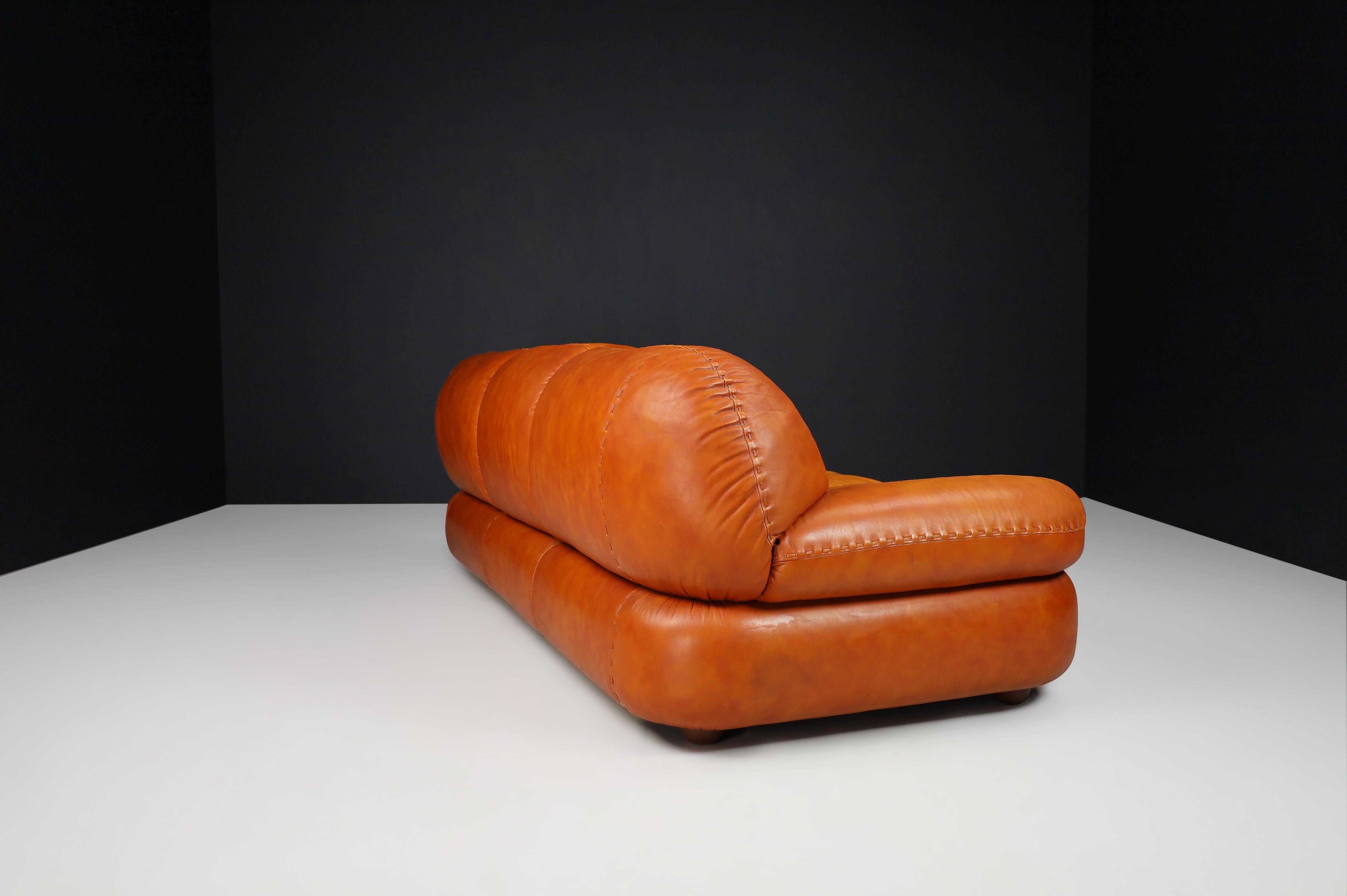 Mid-Century Modern Large Lounge Sofa in Cognac Leather by Sapporo for Mobil Girgi, Italy, 1970 