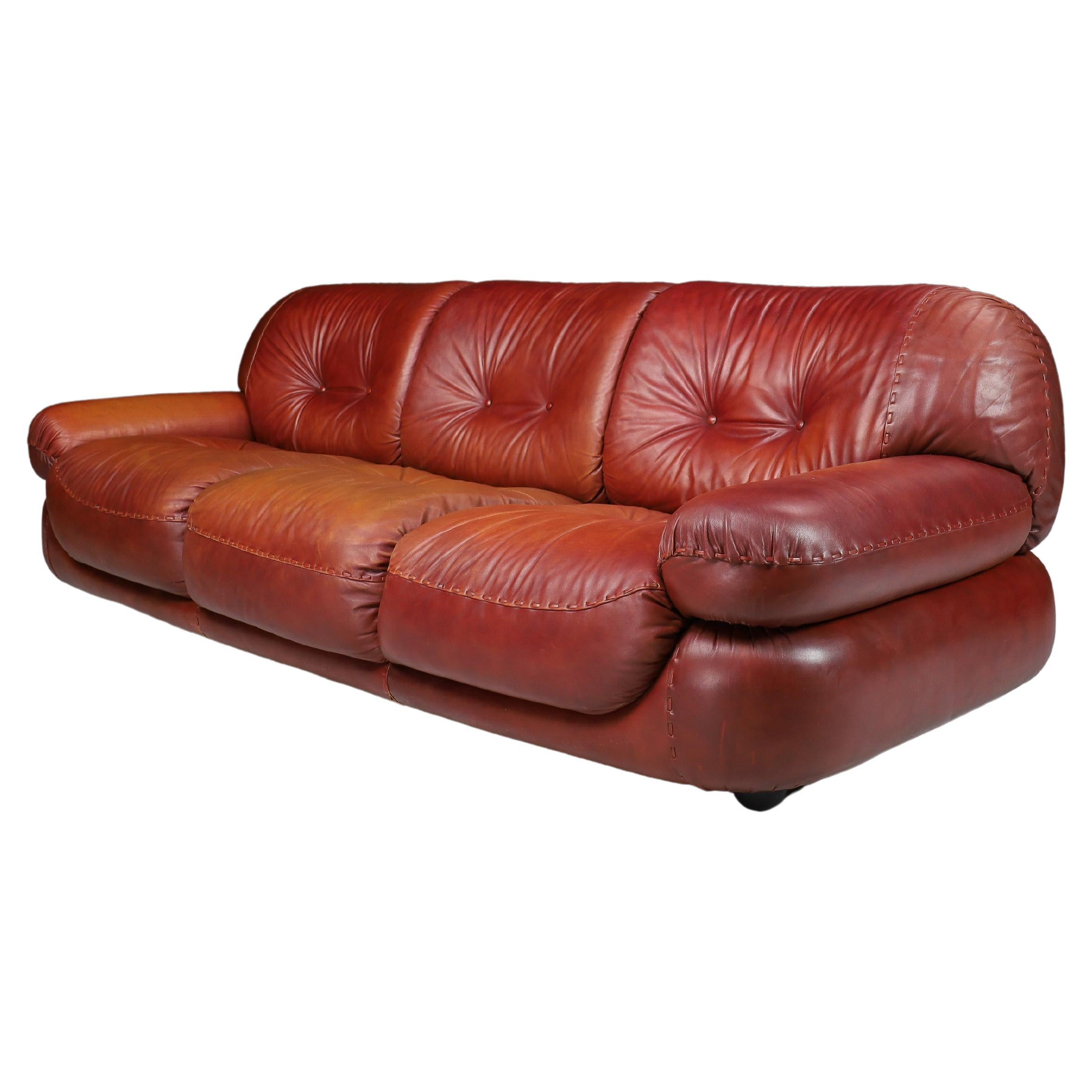 Large Lounge Sofa in Firebrick Leather by Sapporo for Mobil Girgi, Italy, 1970 For Sale