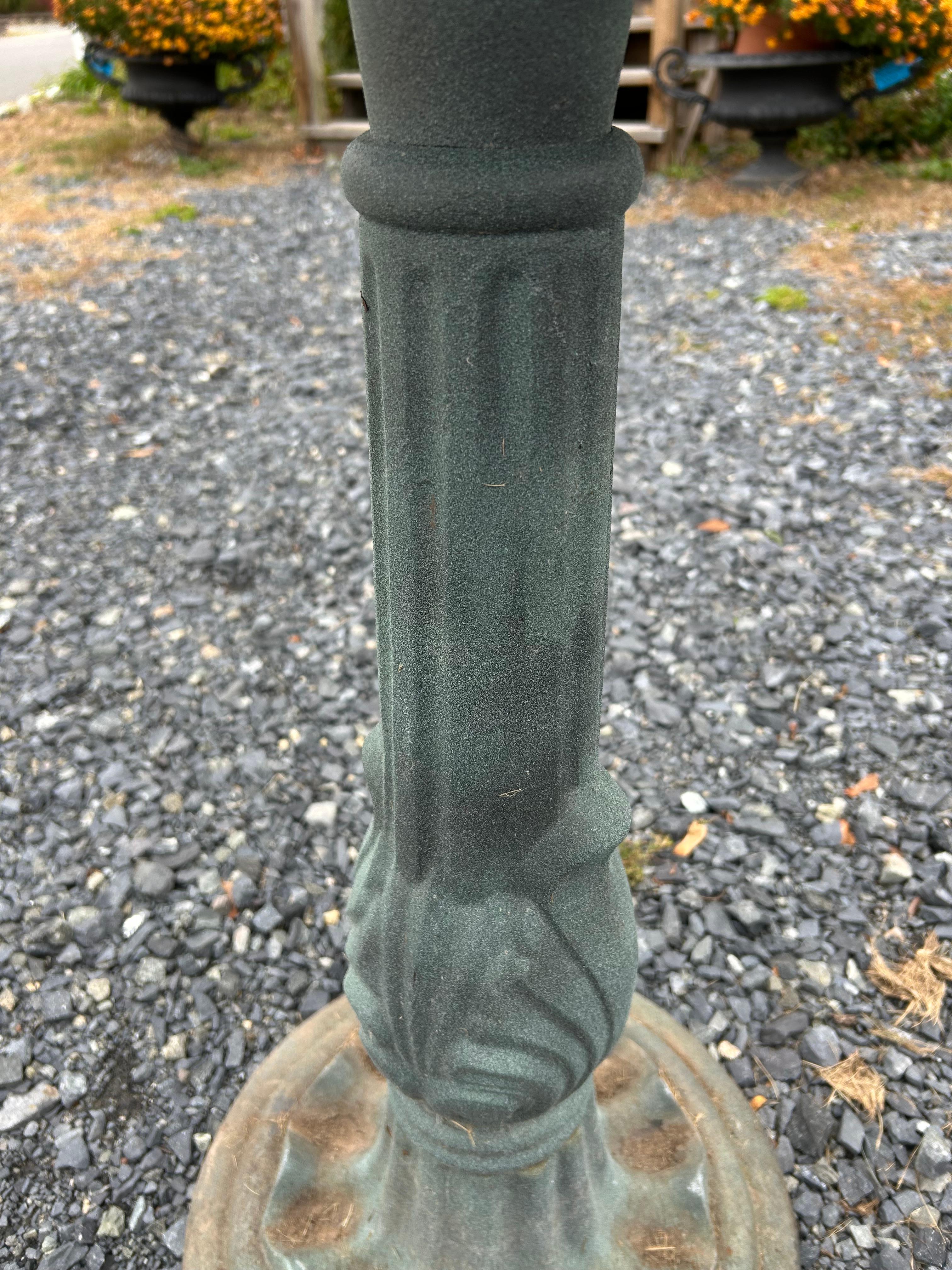 Metà XX secolo Scultura per uccelli da esterno in ferro e alluminio di grandi dimensioni in vendita