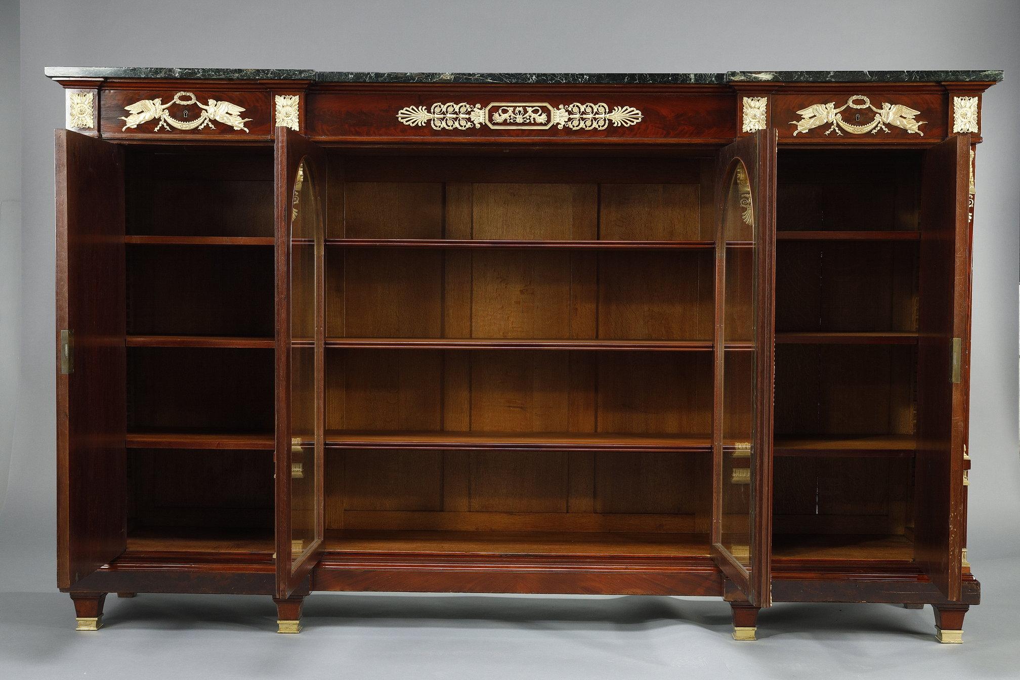 Gran librería baja de caoba y chapa de caoba en venta 2
