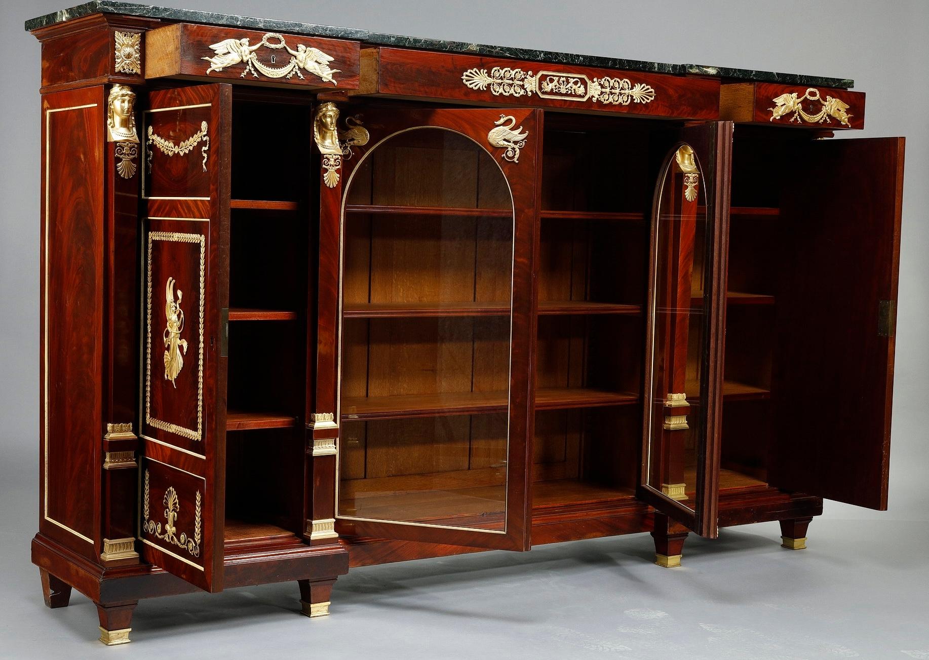 Gran librería baja de caoba y chapa de caoba en venta 4