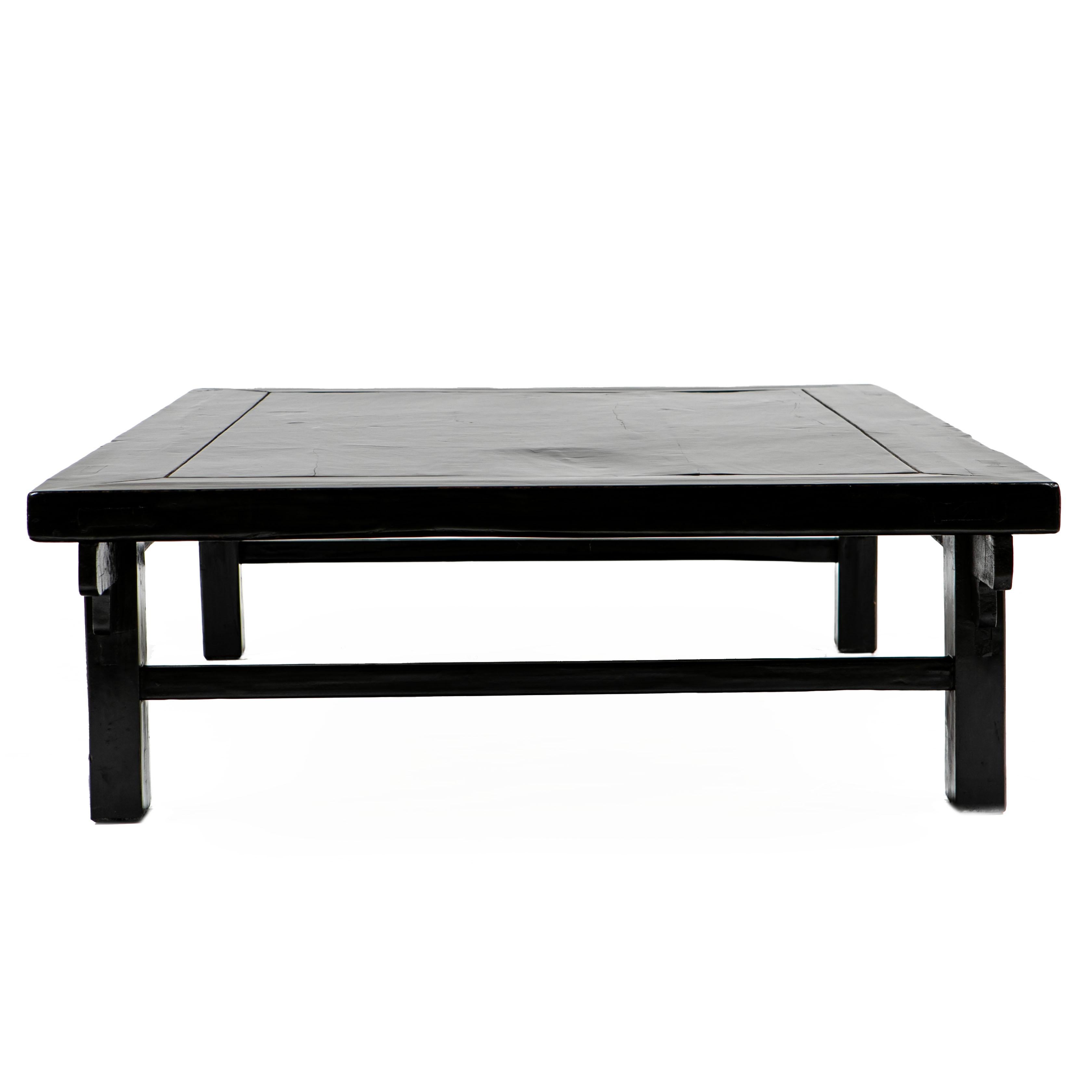 Large Low Chinese Ming Style Coffee Table in Black Lacquer In Good Condition For Sale In Kastrup, DK