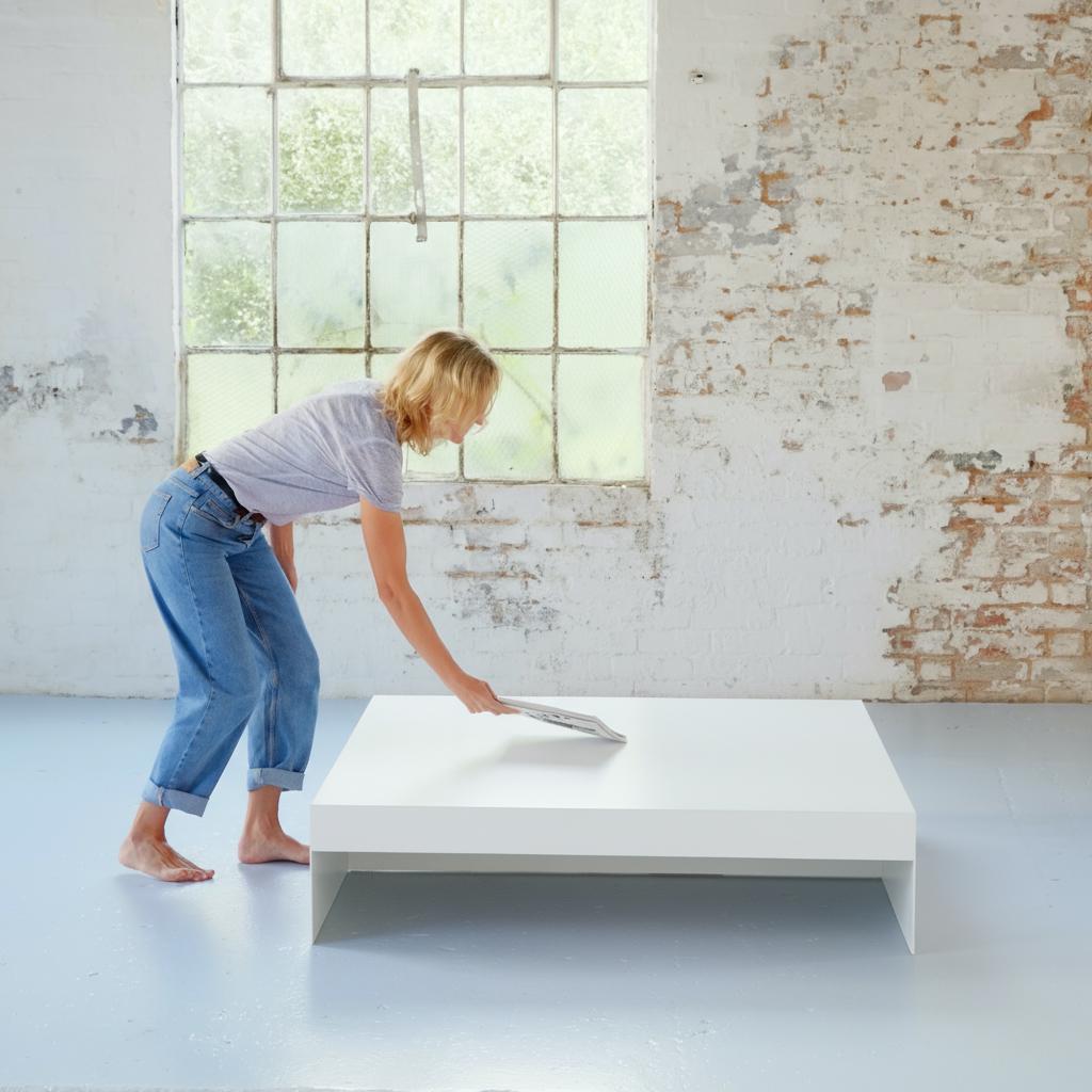 Minimaliste Grande table basse basse à forme unique verte profonde pour café / canapé - personnalisable en vente