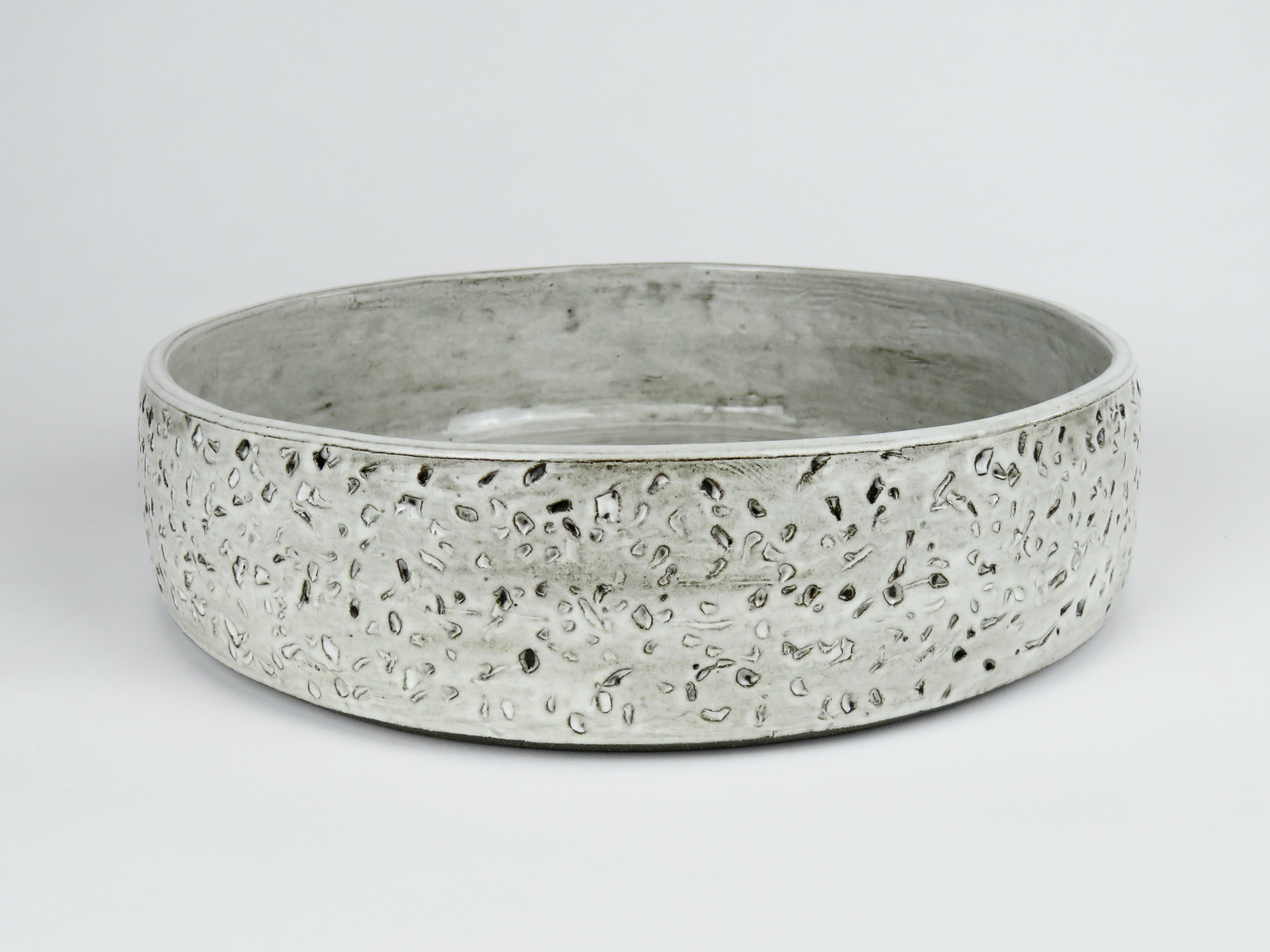 American Large Flat Serving Bowl, Hand Carved Exterior In Off-White Glaze, Ceramic For Sale