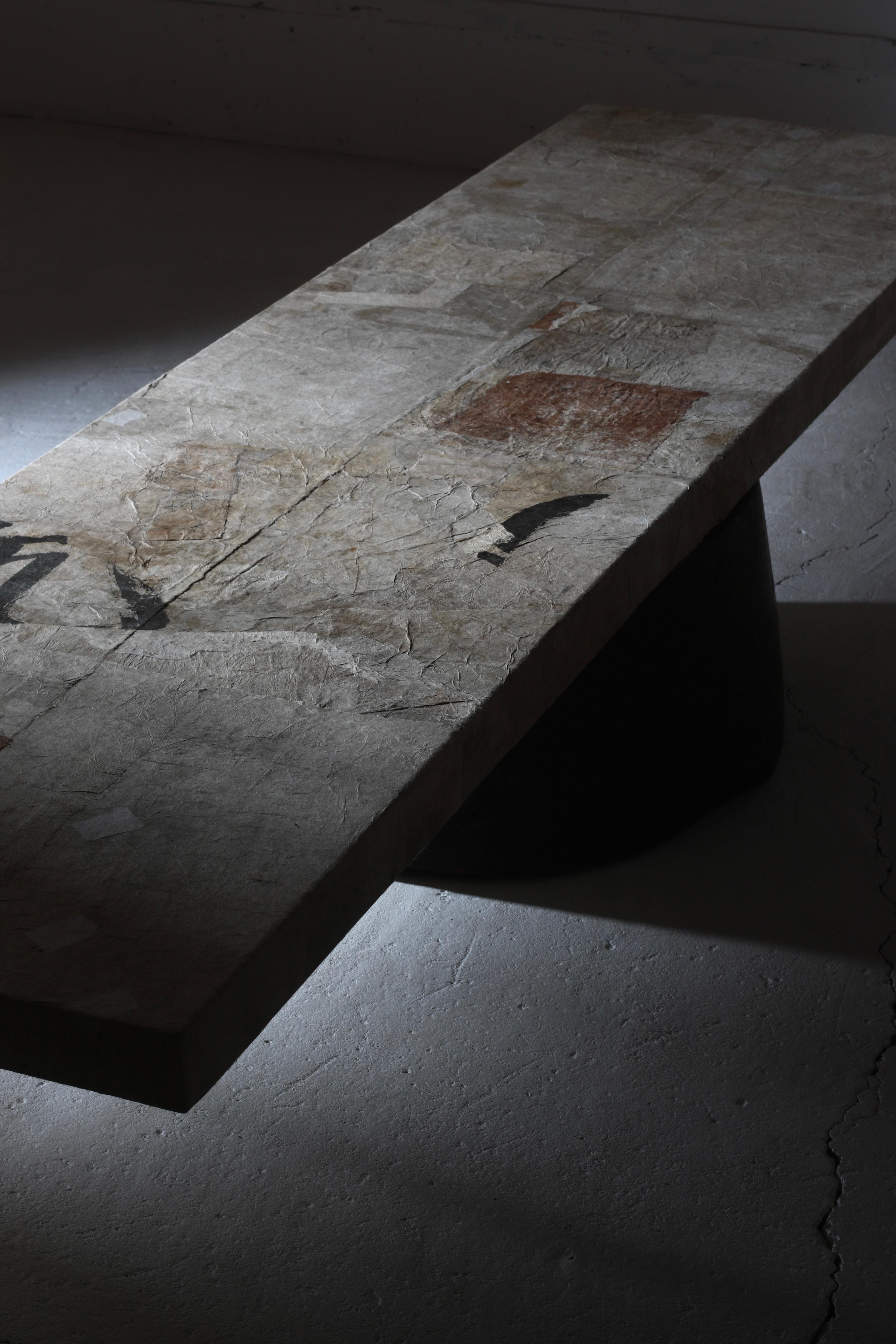 This is a low table with old Japanese paper pasted on the top board.
The board is a board used for old sewing in Japan, and it uses a thick and heavy board.

Japanese paper used to transport cocoons called cocoon bags is used and pasted on the top