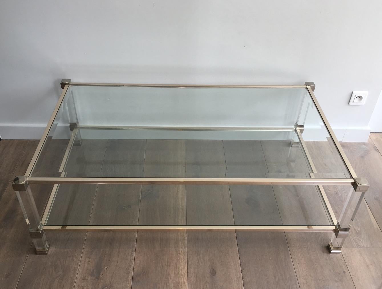 Grande table basse en Lucite et chrome. Français. Circa 1970.