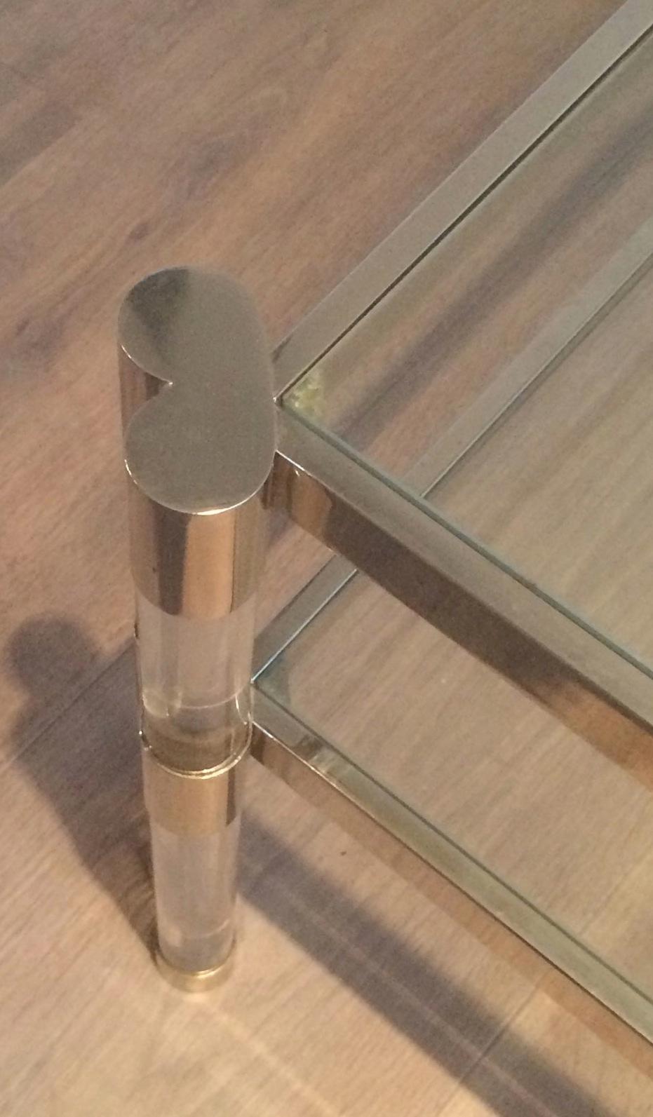 Grande table basse en Lucite et chrome avec 2 étagères en verre en vente 3