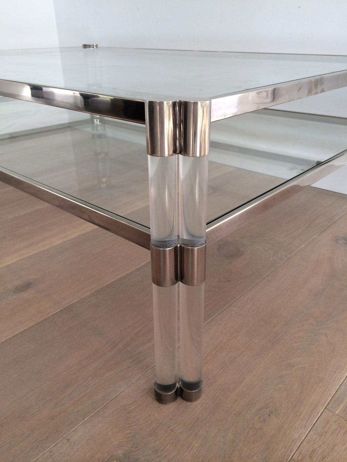 Grande table basse en Lucite et chrome avec 2 étagères en verre en vente 4