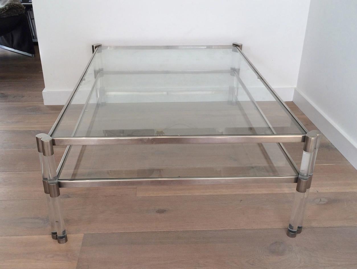 Grande table basse en Lucite et chrome avec 2 étagères en verre en vente 5