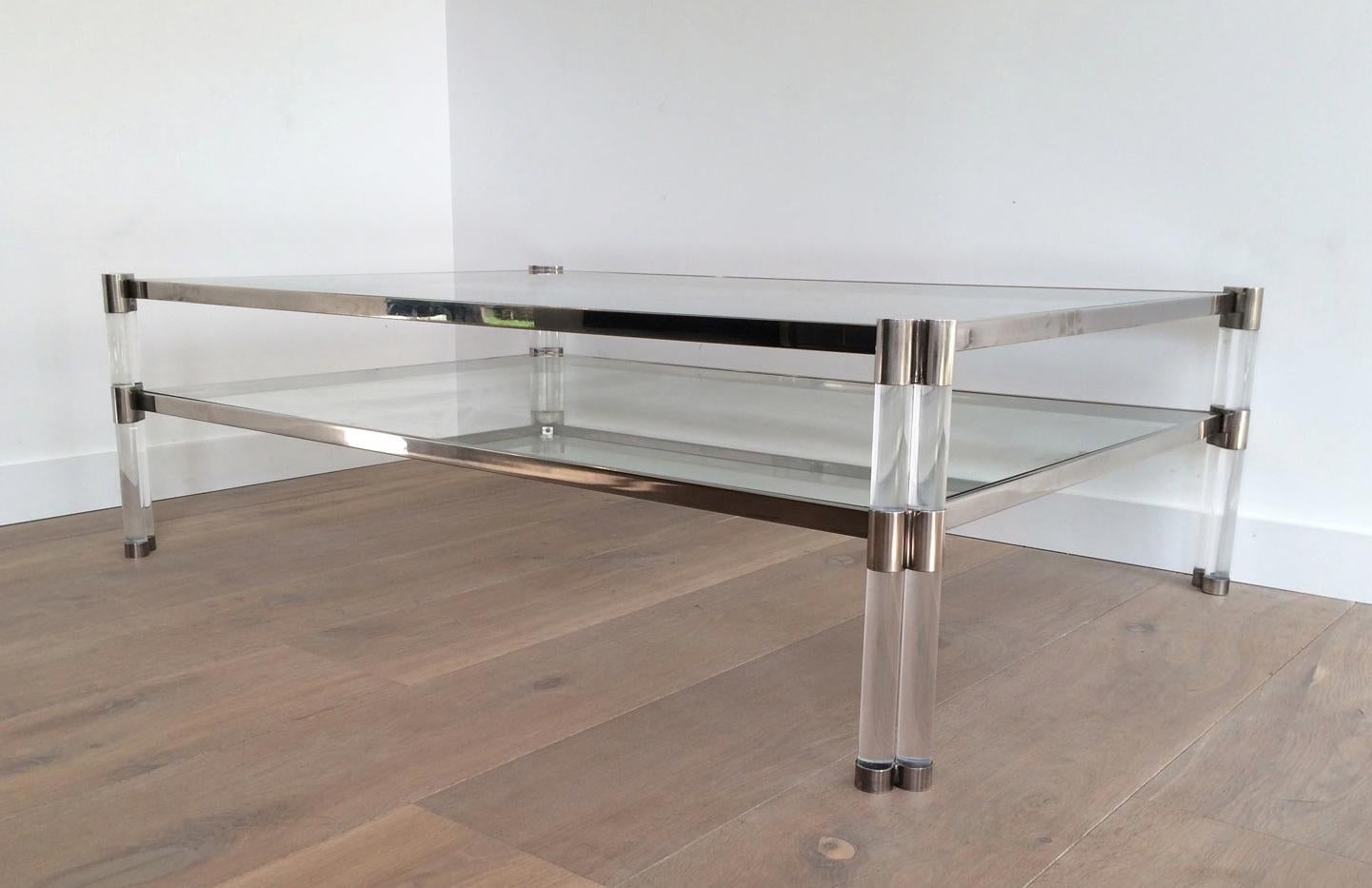 Grande table basse en Lucite et chrome avec 2 étagères en verre en vente 6