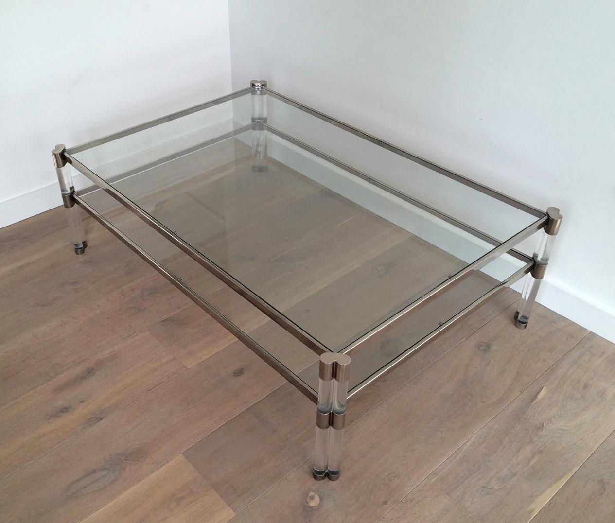 Grande table basse en Lucite et chrome avec 2 étagères en verre en vente 7